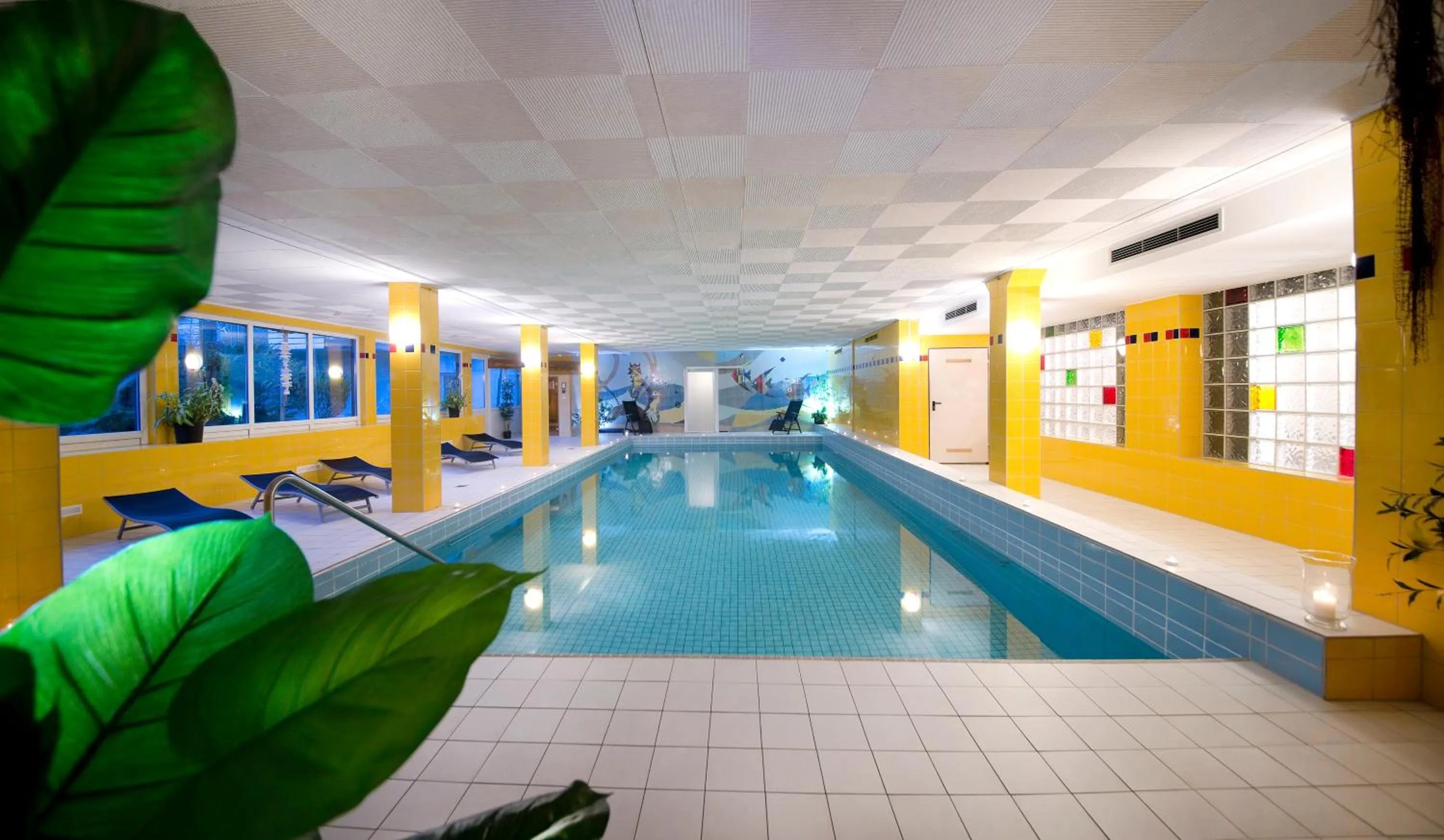 Swimming pool in Hotel Heikenberg