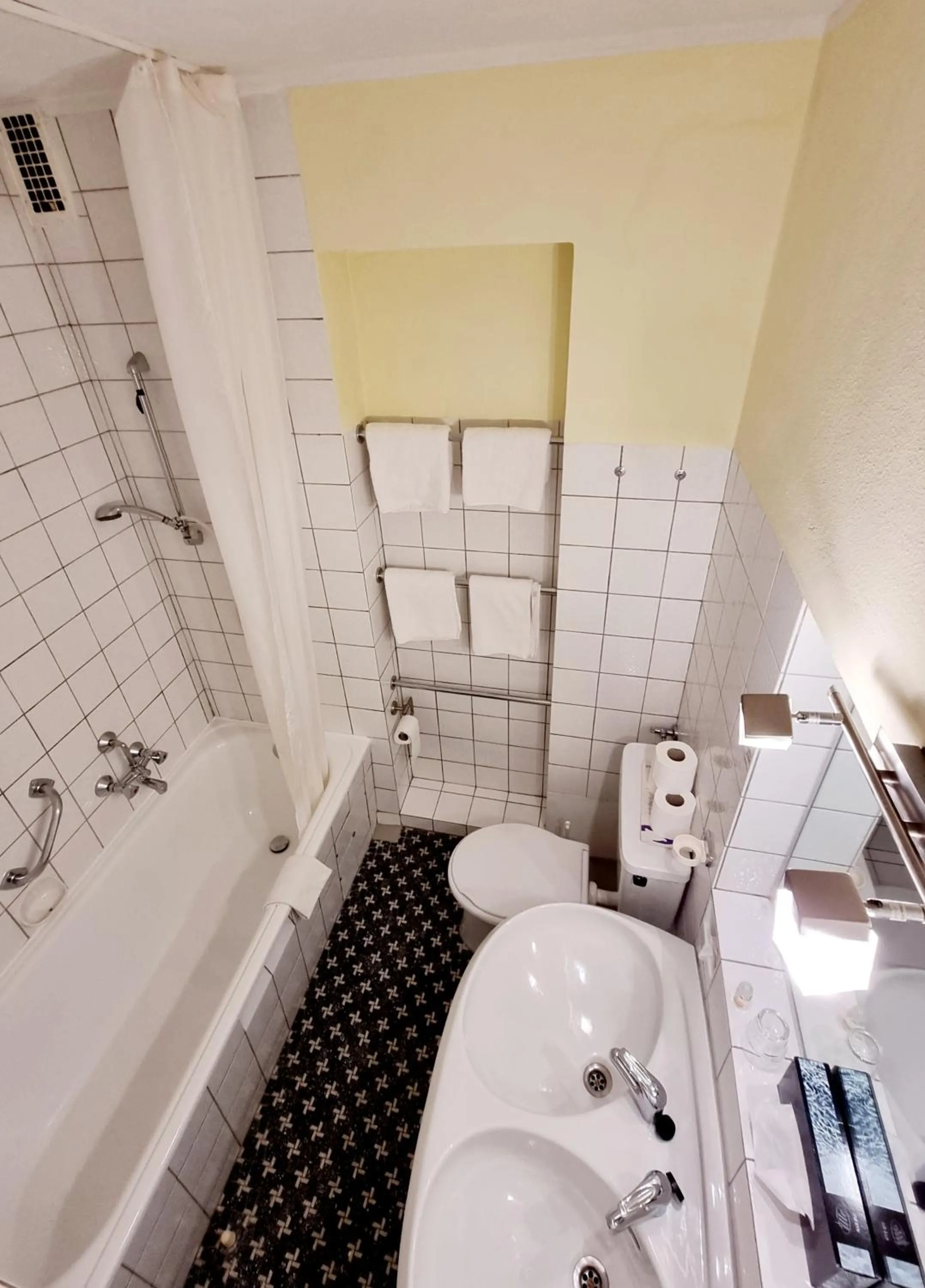 Shower in Hotel Heikenberg