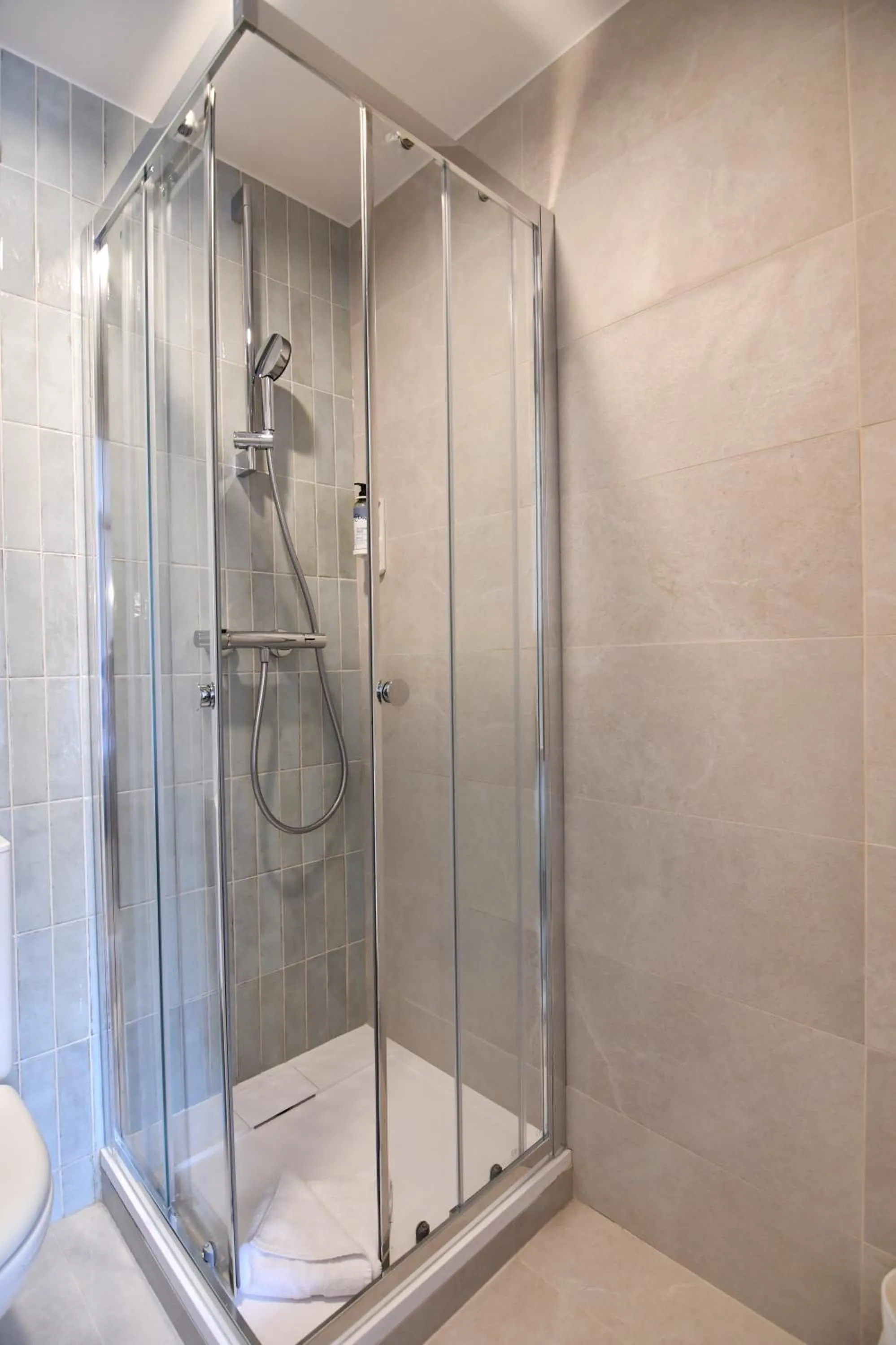 Bathroom in Agate Hôtel