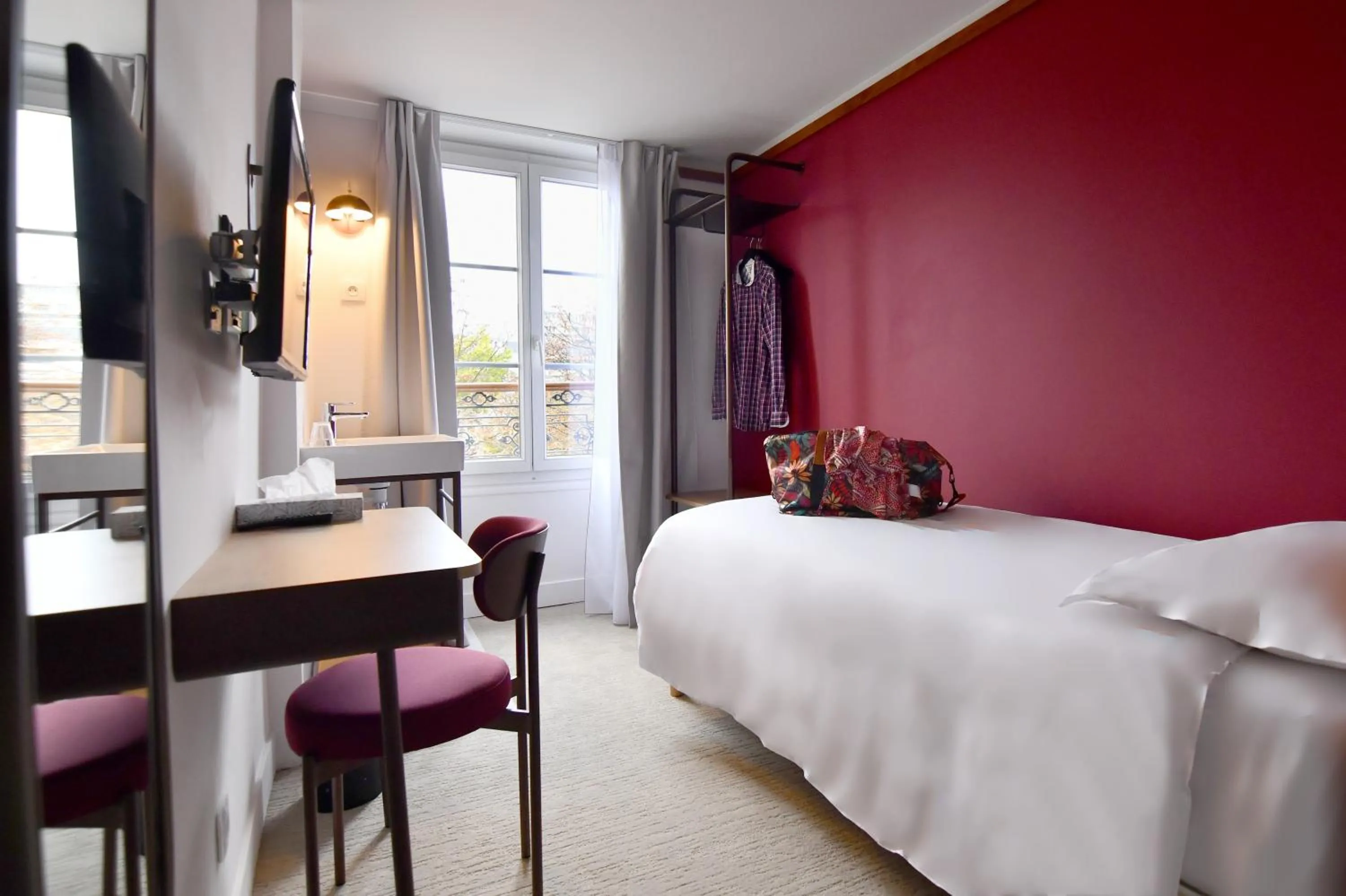 Photo of the whole room, Bed in Agate Hôtel
