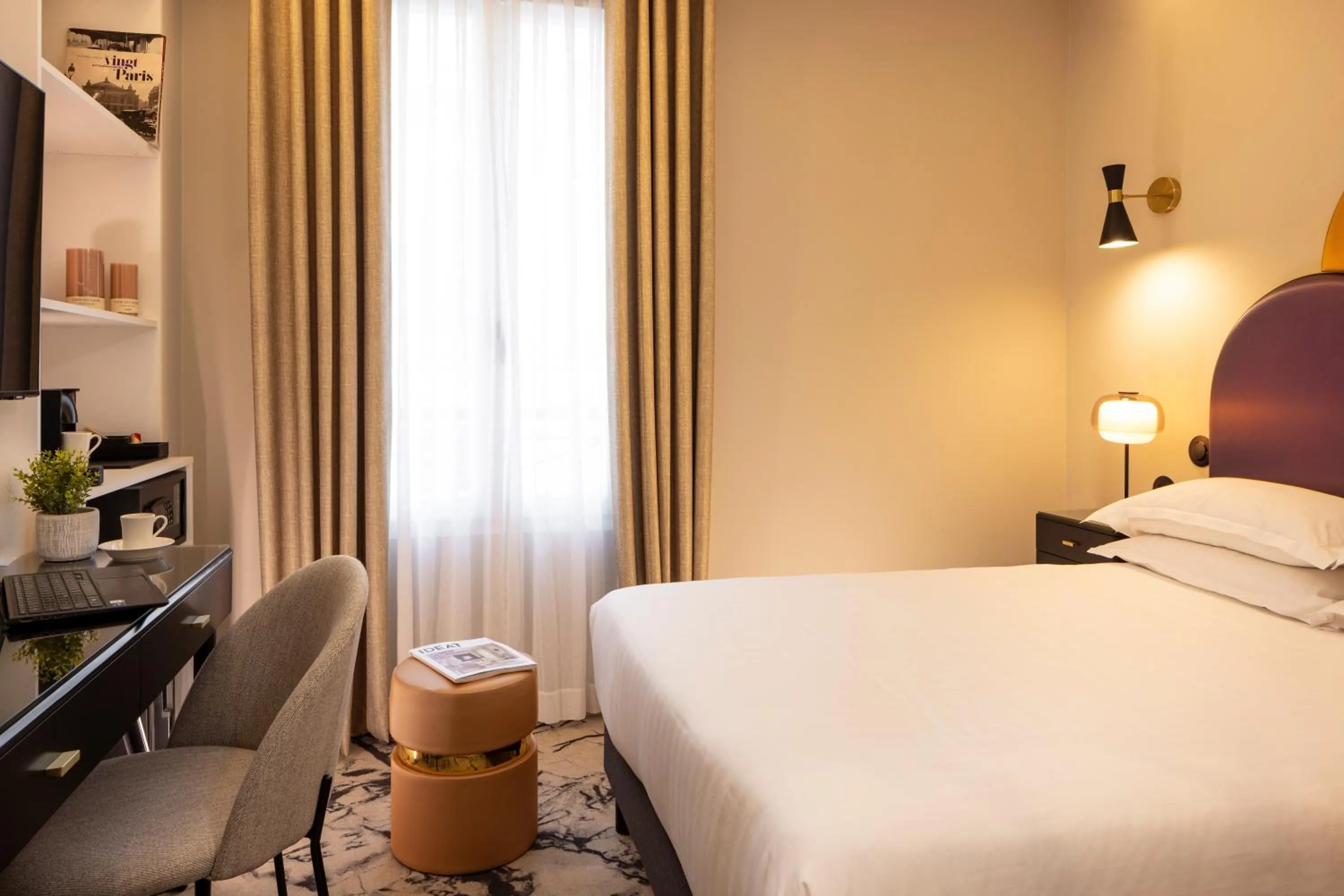 Bed in Hôtel Mondial