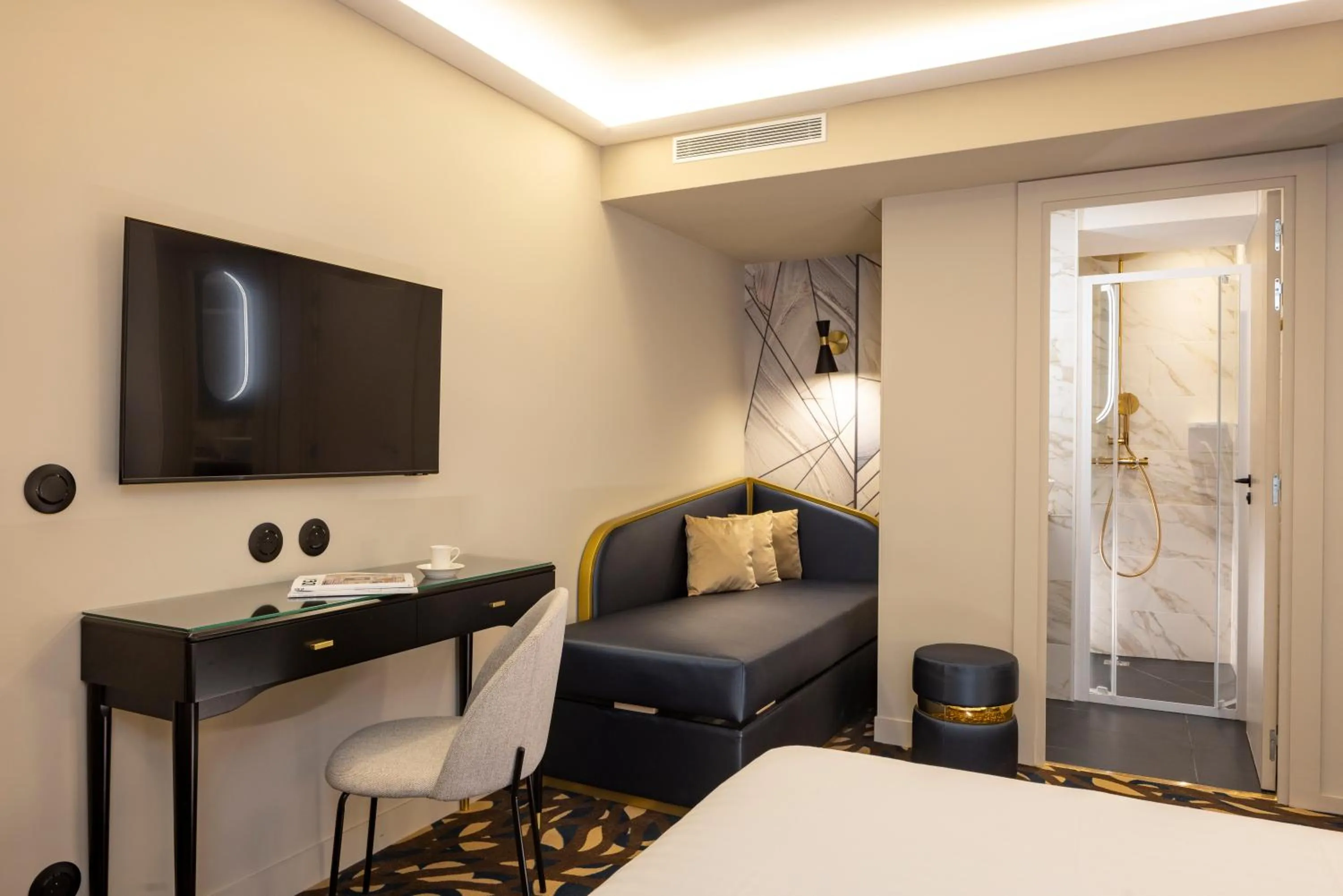 Bed in Hôtel Mondial