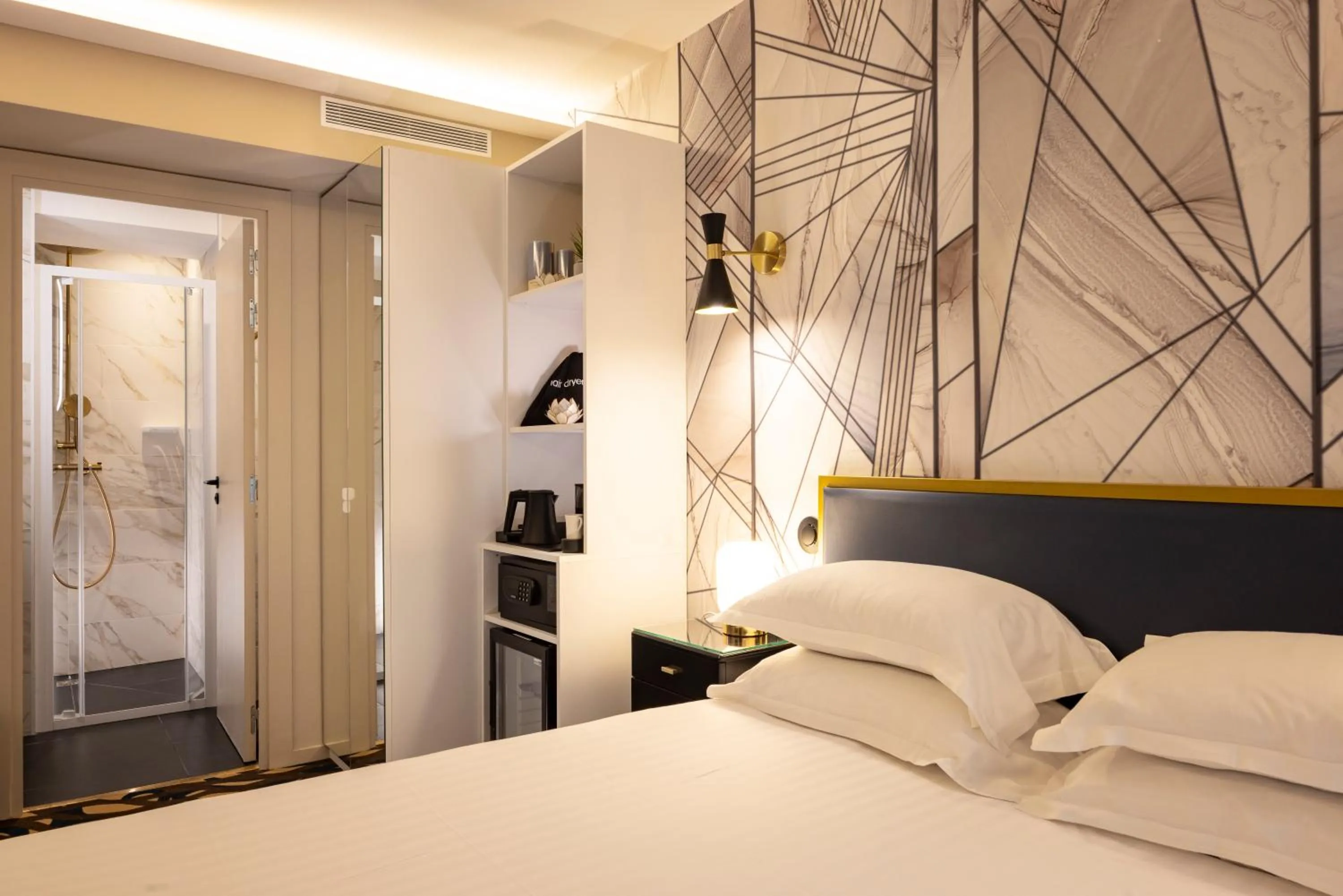 Bed in Hôtel Mondial