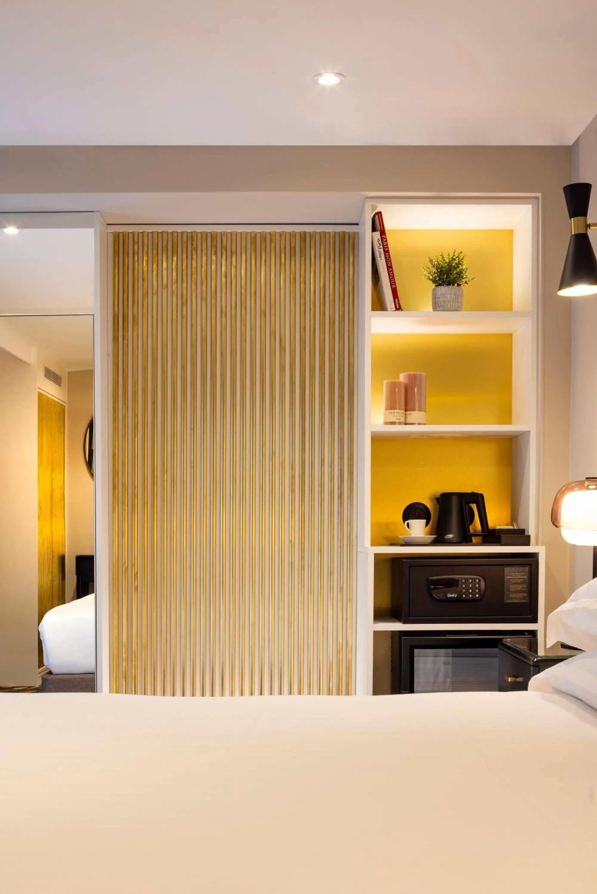 Bed in Hôtel Mondial