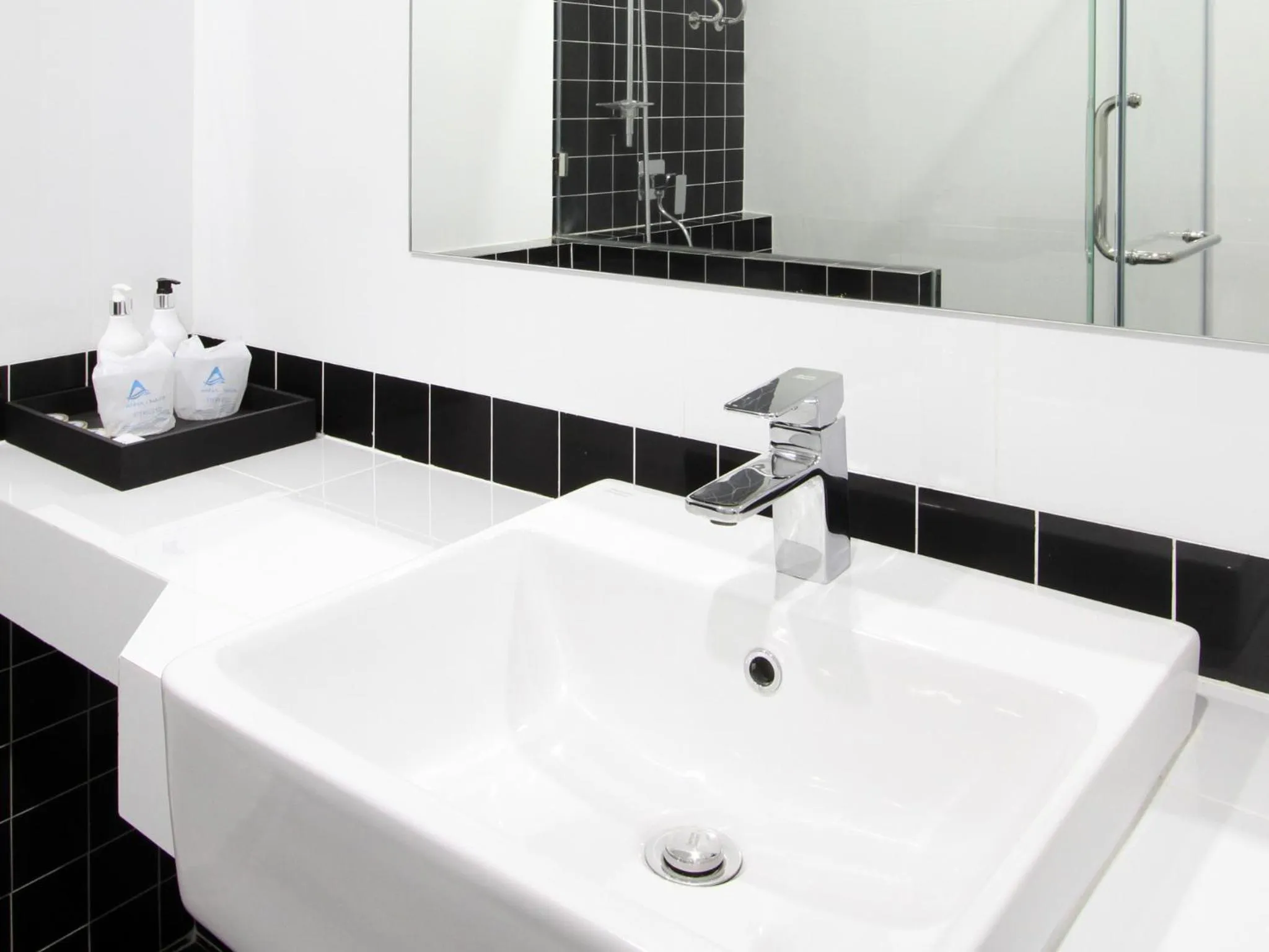 Bathroom in Anna-Nava Pakkret Hotel