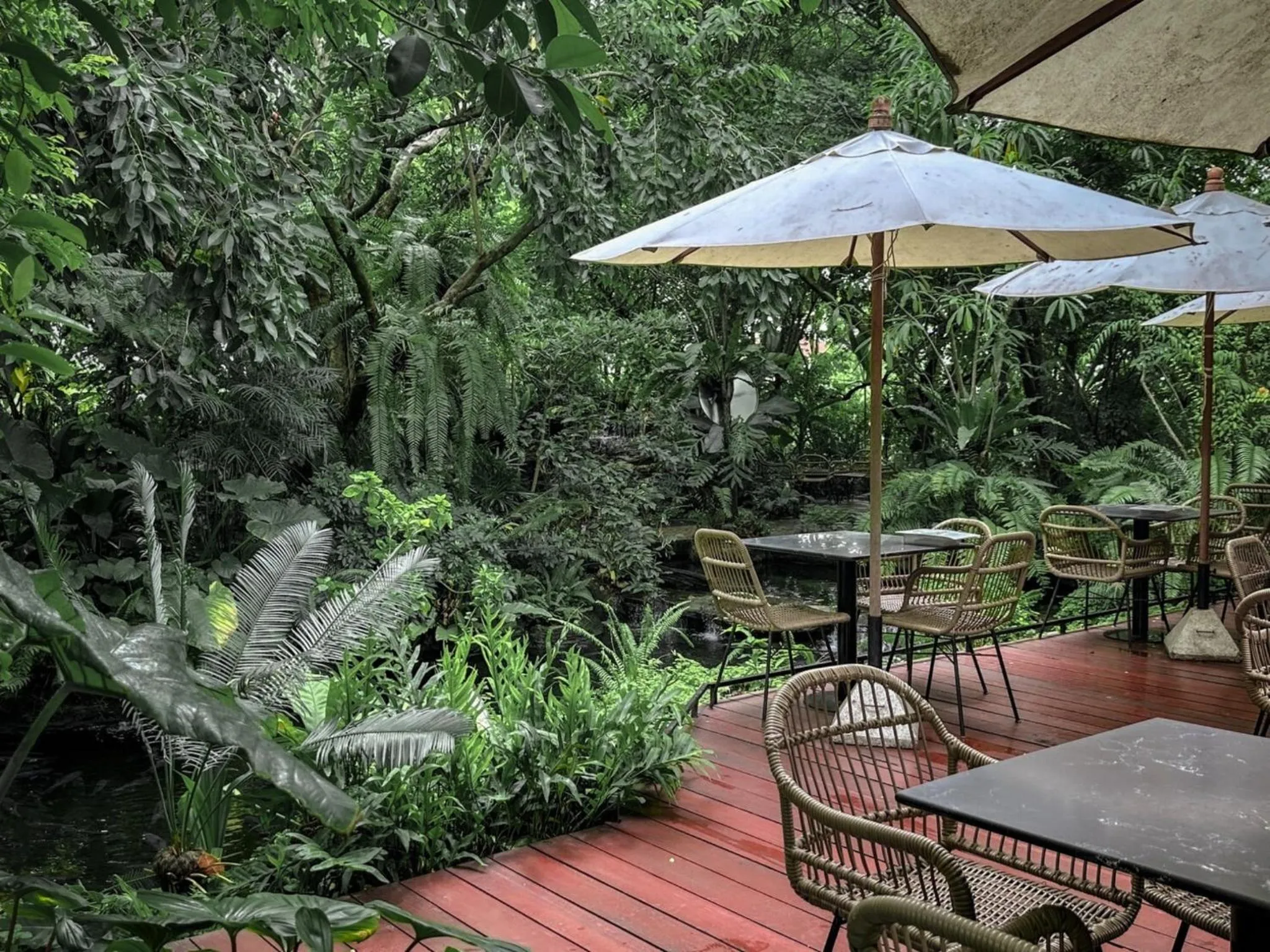 Restaurant/places to eat in Anna-Nava Pakkret Hotel