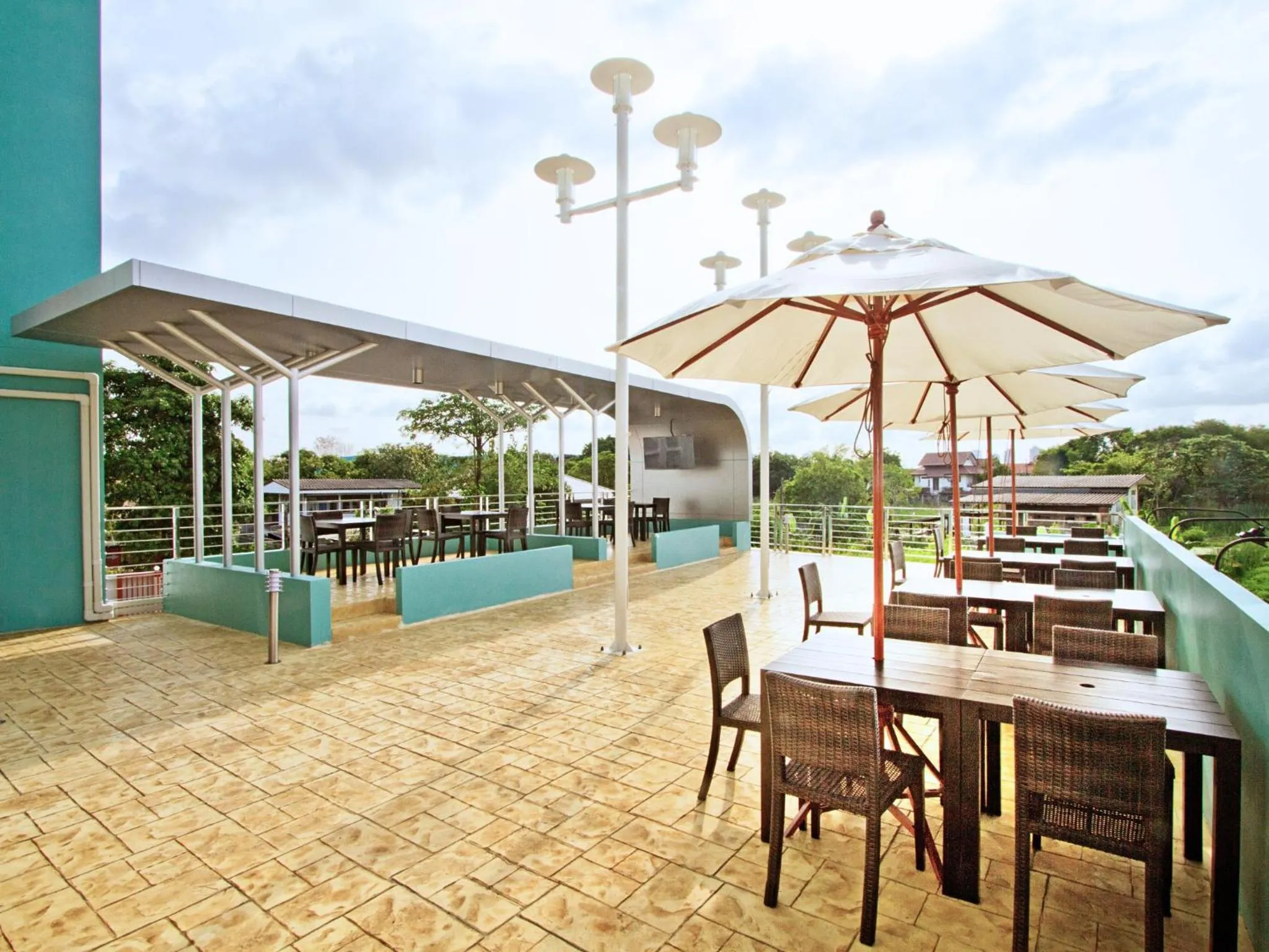 Patio in Anna-Nava Pakkret Hotel