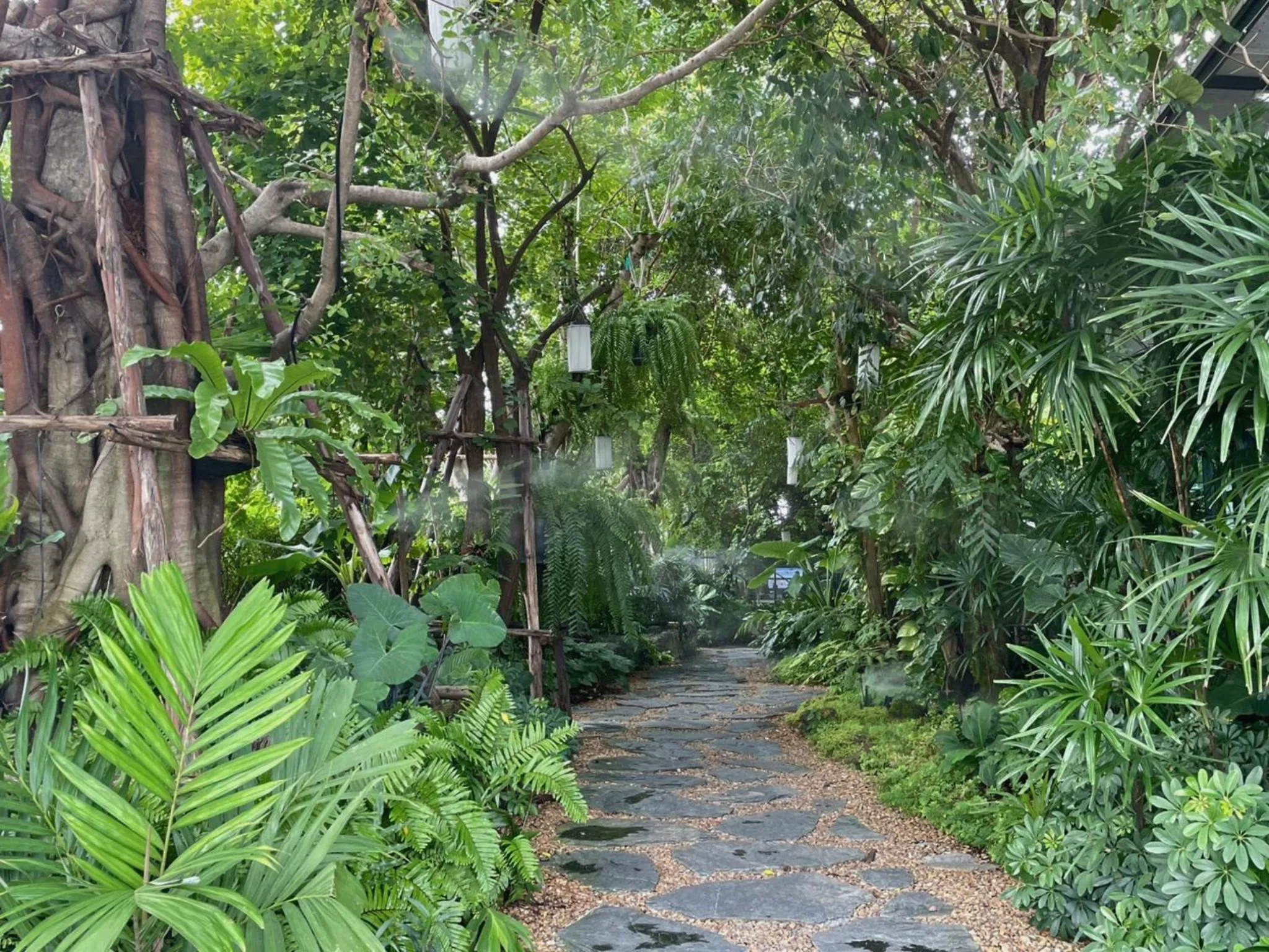 Restaurant/places to eat in Anna-Nava Pakkret Hotel