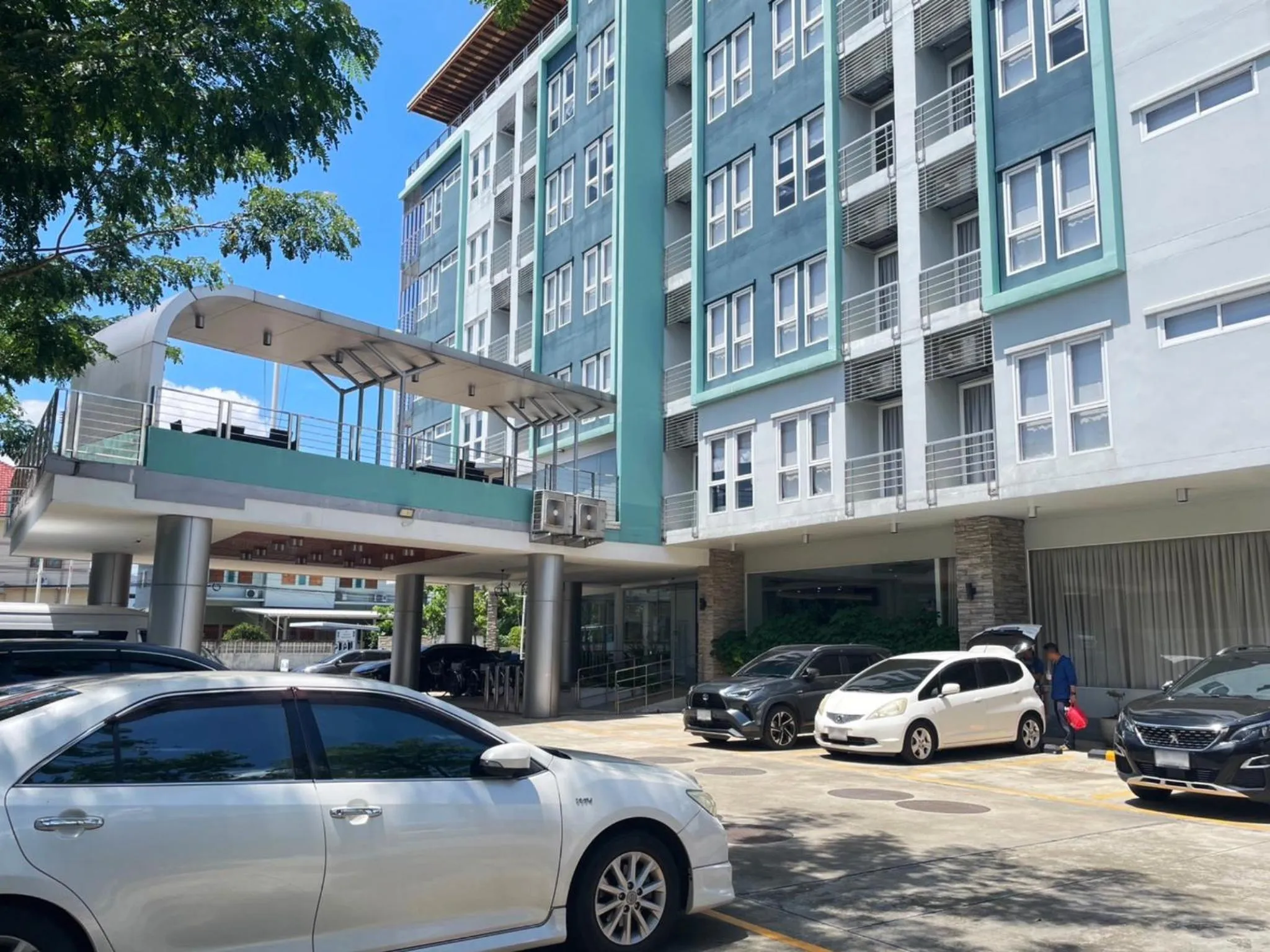 Parking in Anna-Nava Pakkret Hotel