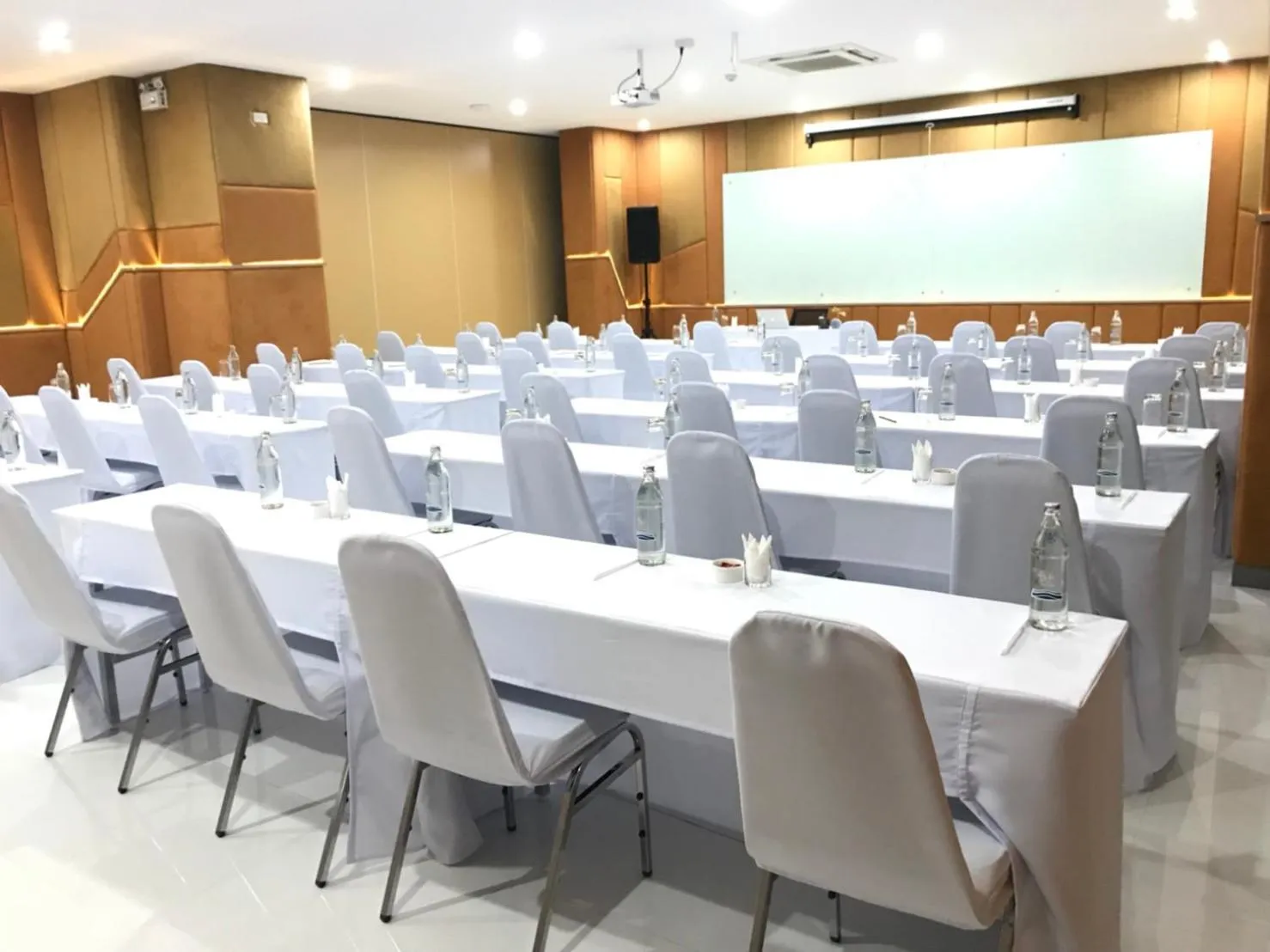 Meeting/conference room in Anna-Nava Pakkret Hotel