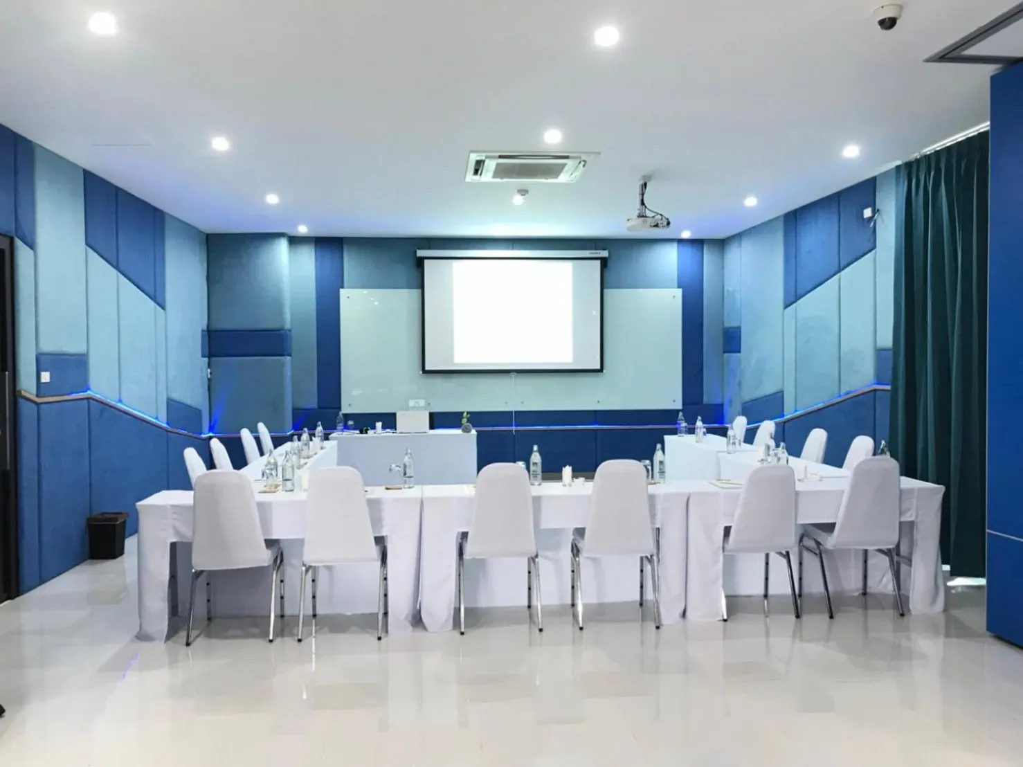 Meeting/conference room in Anna-Nava Pakkret Hotel