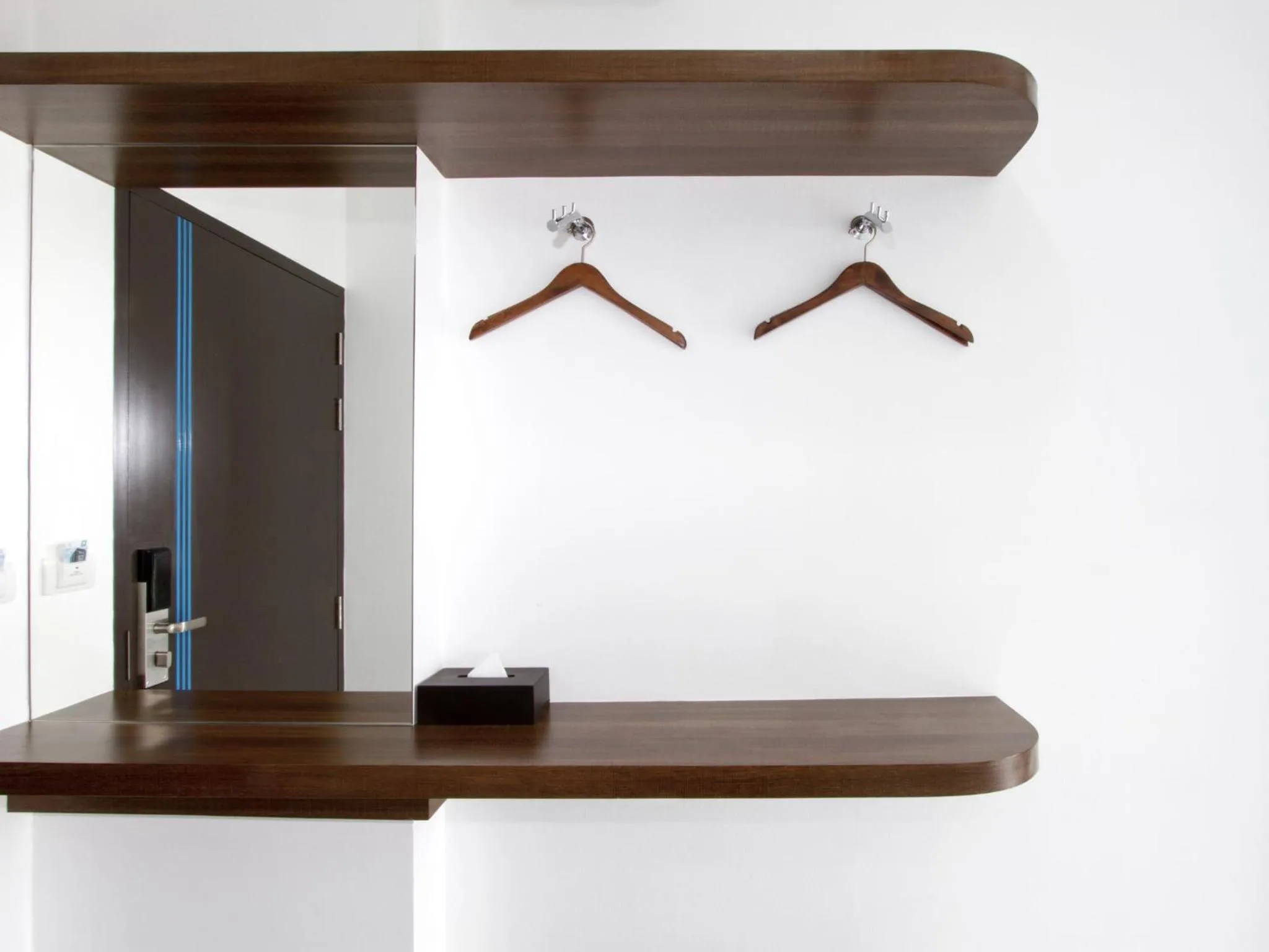 wardrobe in Anna-Nava Pakkret Hotel