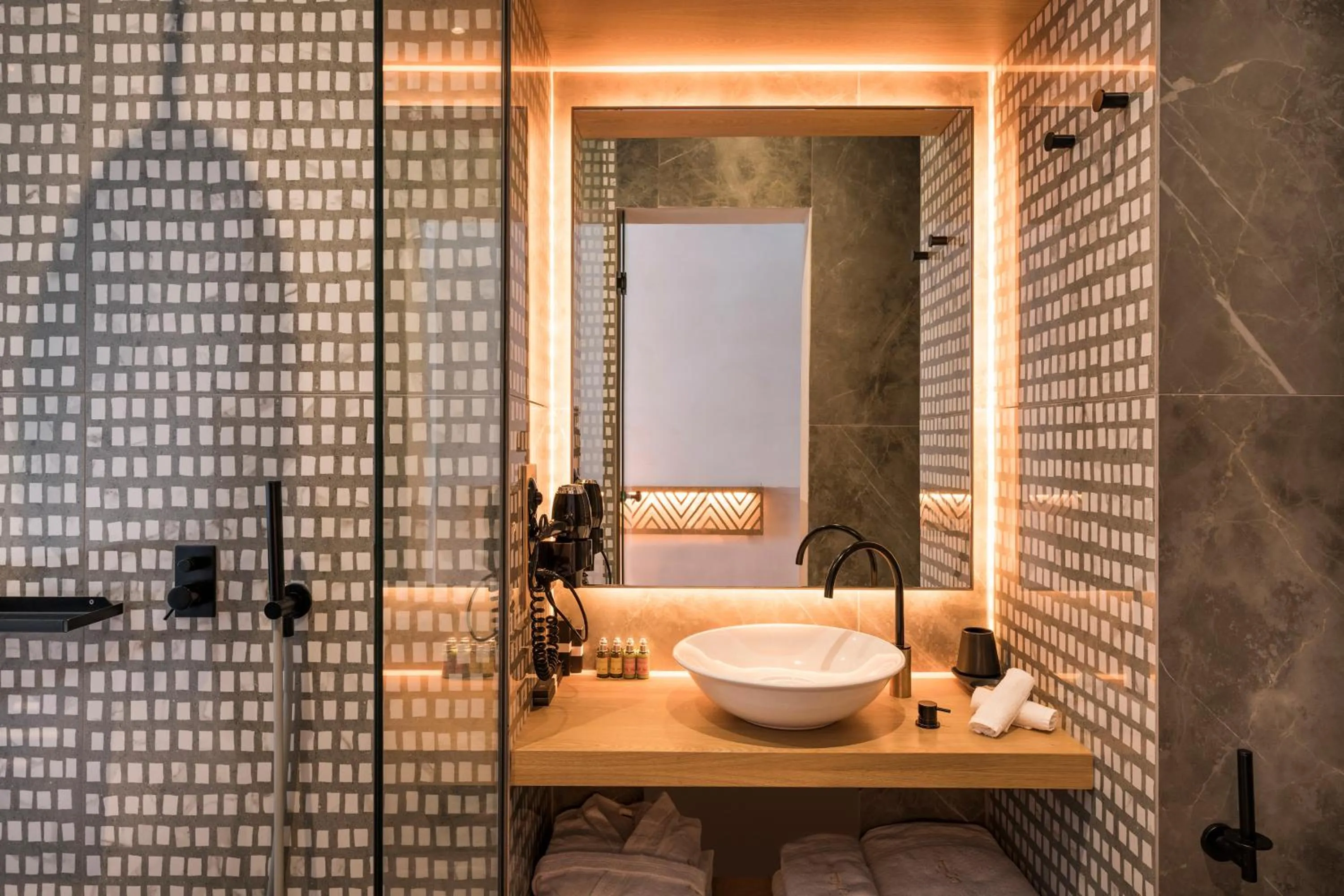 Shower in Scala de Faro