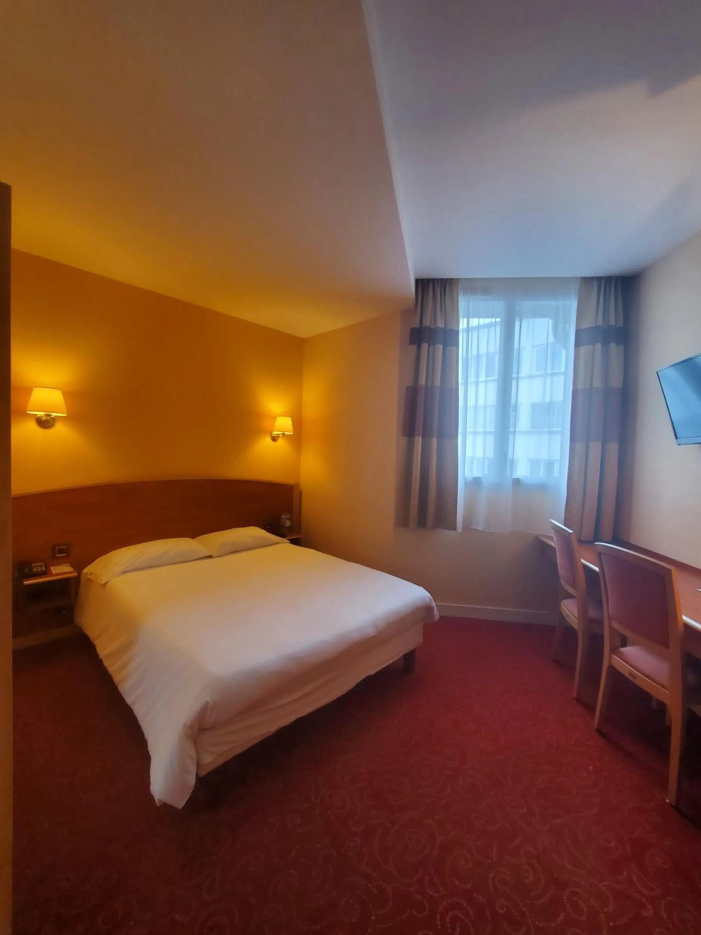 Bedroom, Bed in Hôtel Vauban