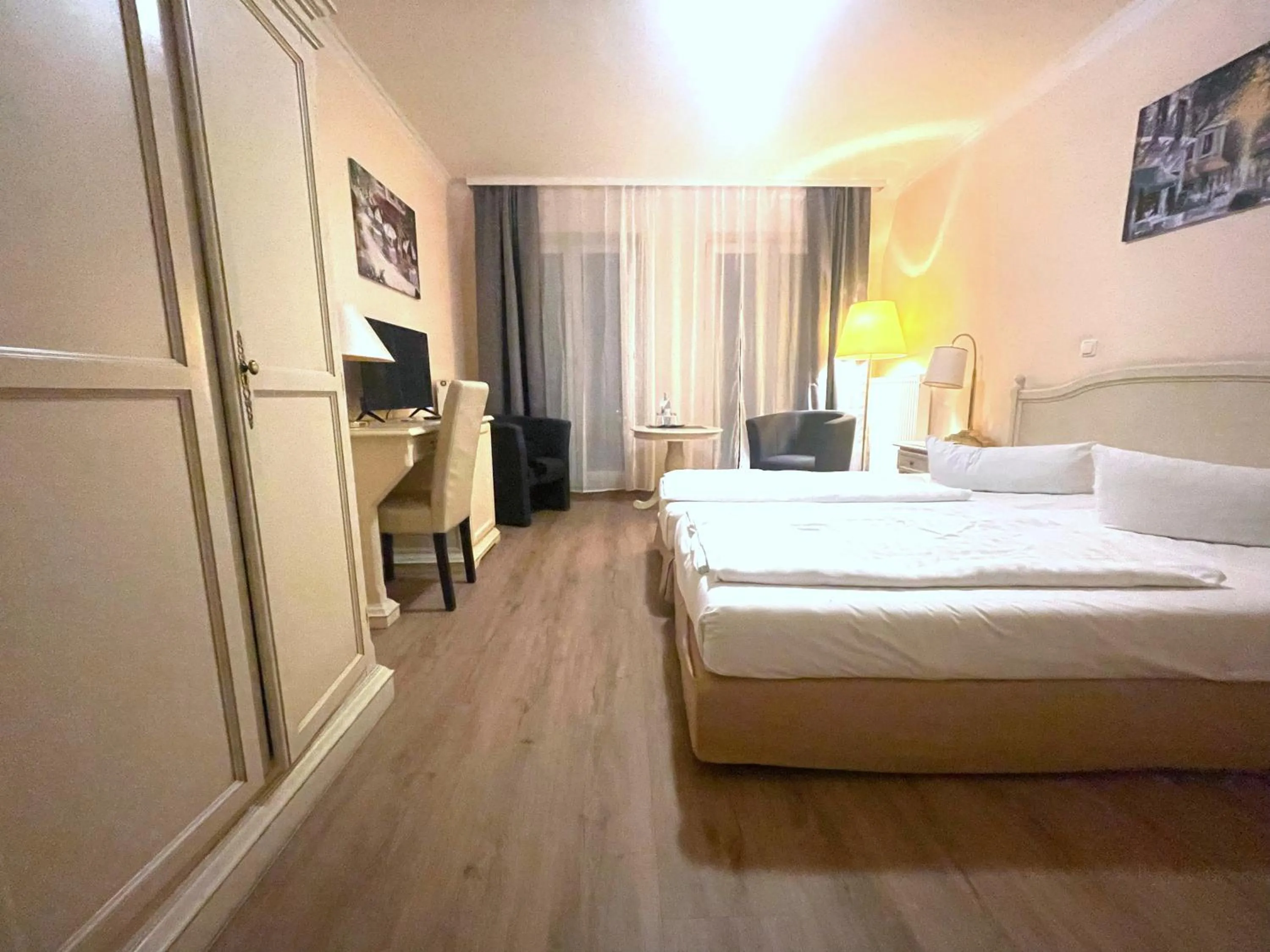 Photo of the whole room, Bed in Hotel Bellevue Warnemünde