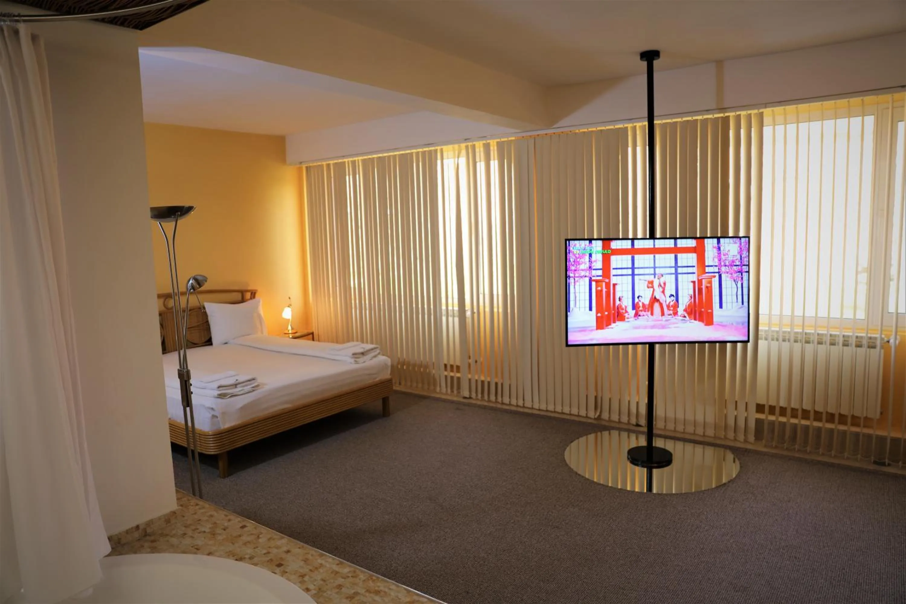 TV and multimedia, Bed in Hotel Central