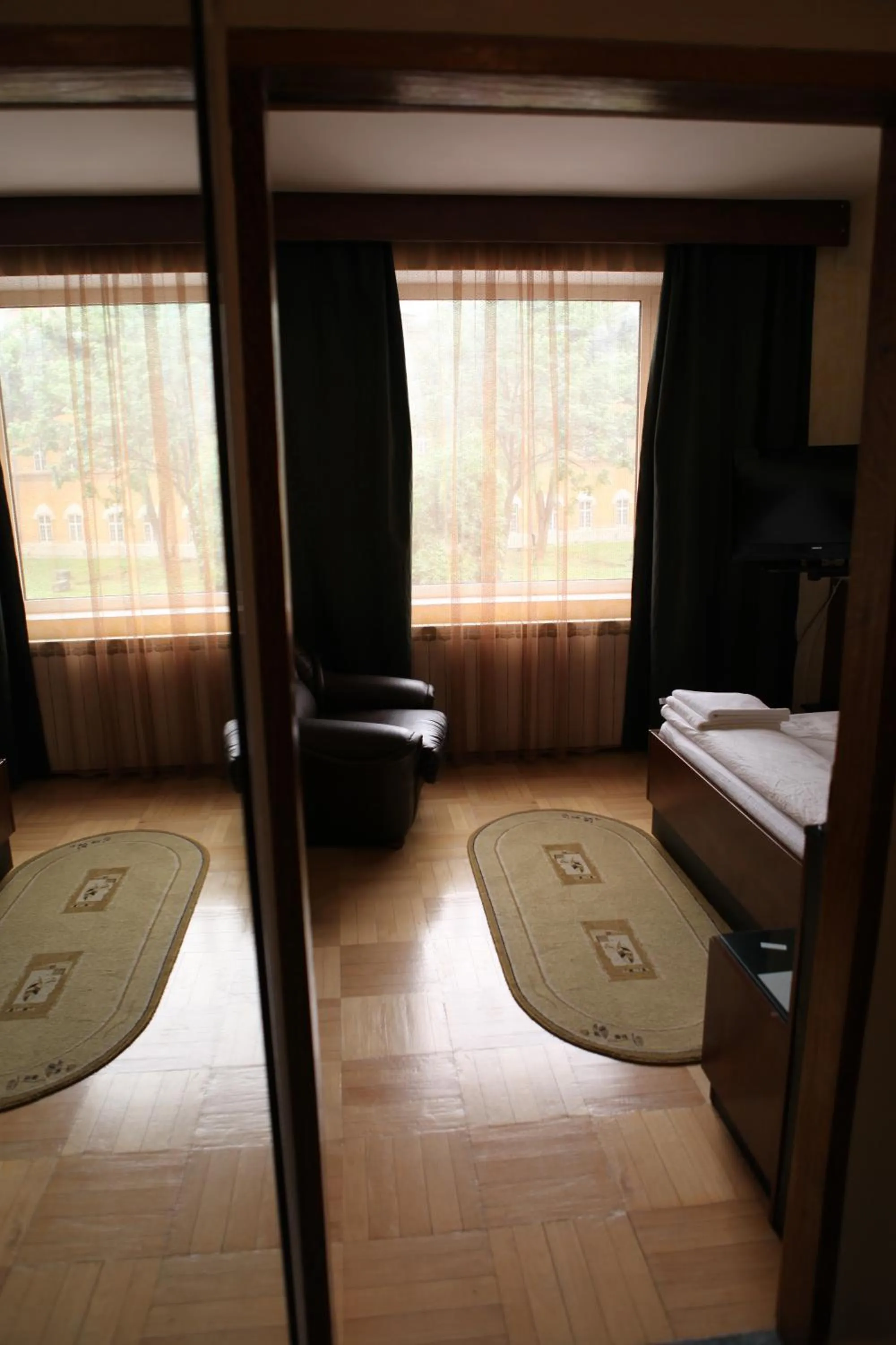 Photo of the whole room, Bed in Hotel Central