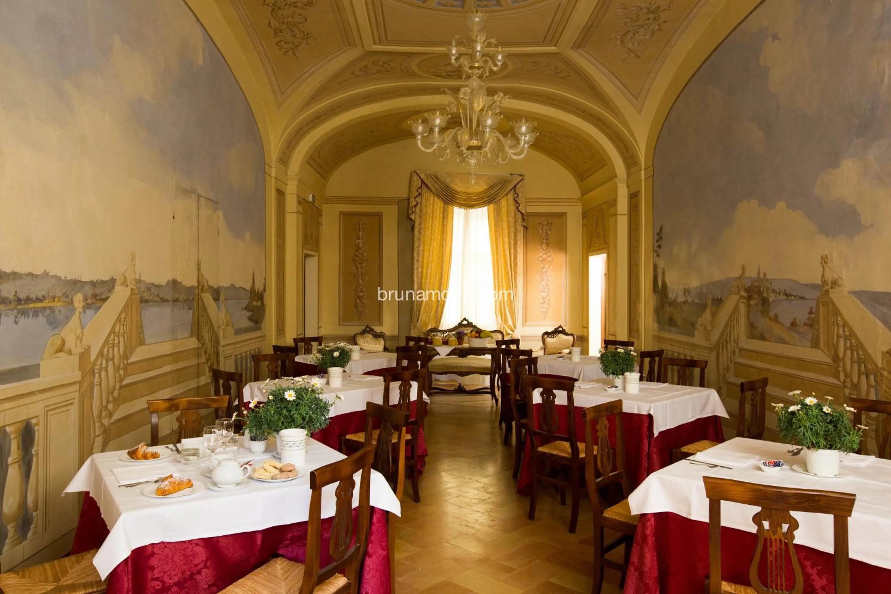 Restaurant/places to eat in Hotel Palazzo Brunamonti