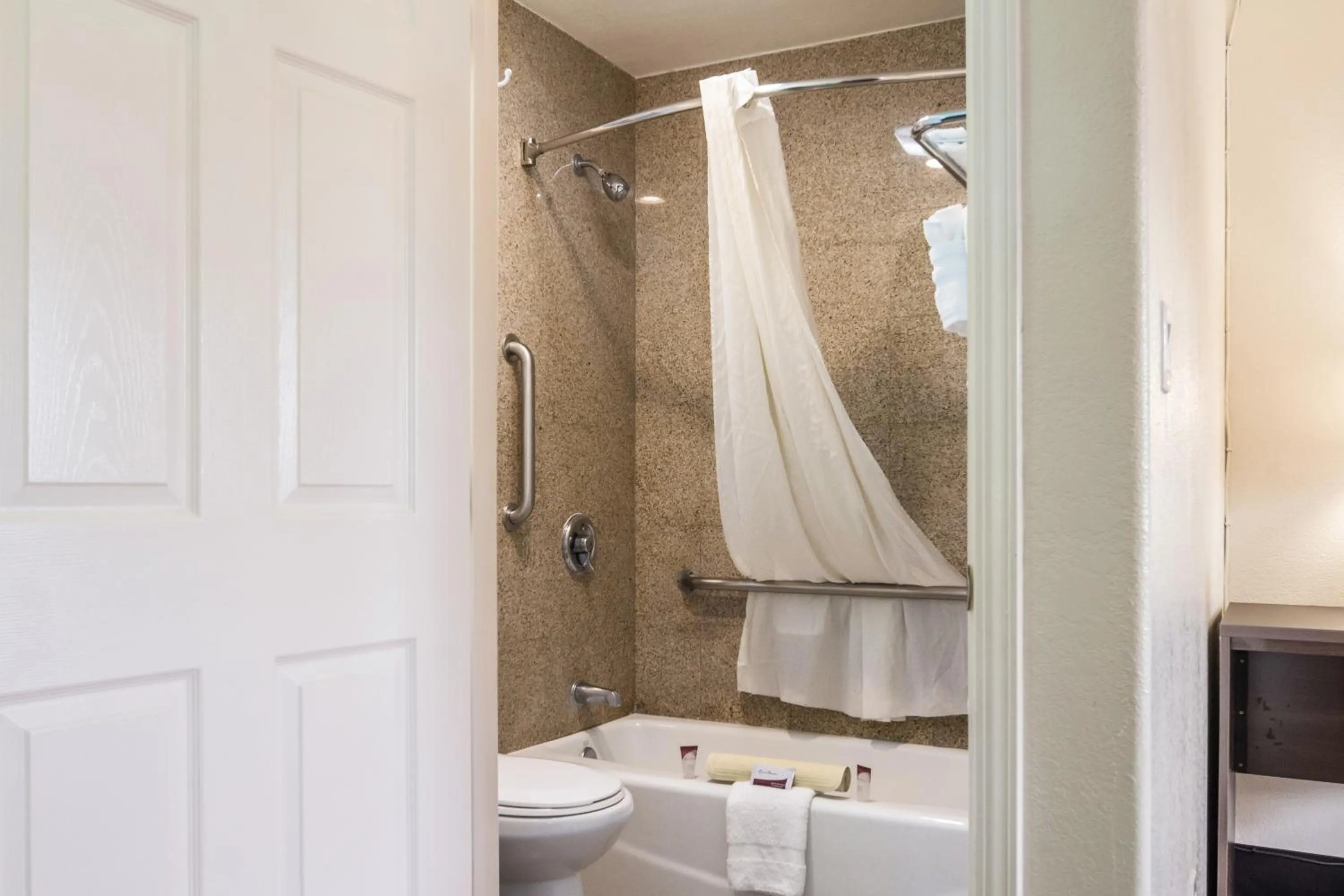 Shower in Carmel Hill Lodge