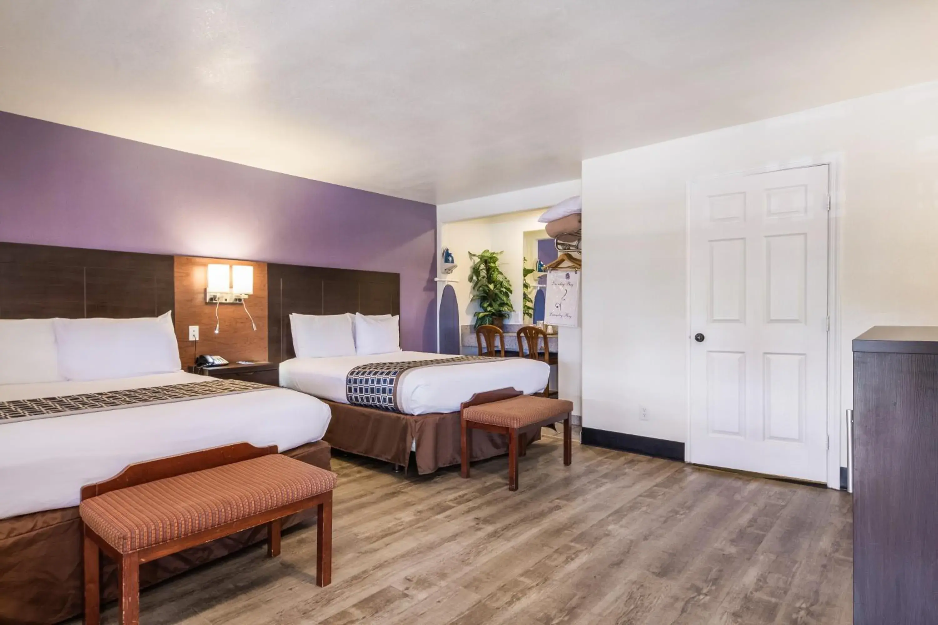 Bed in Rodeway Inn near Downtown Monterey Bed in Rodeway Inn near Downtown Monterey