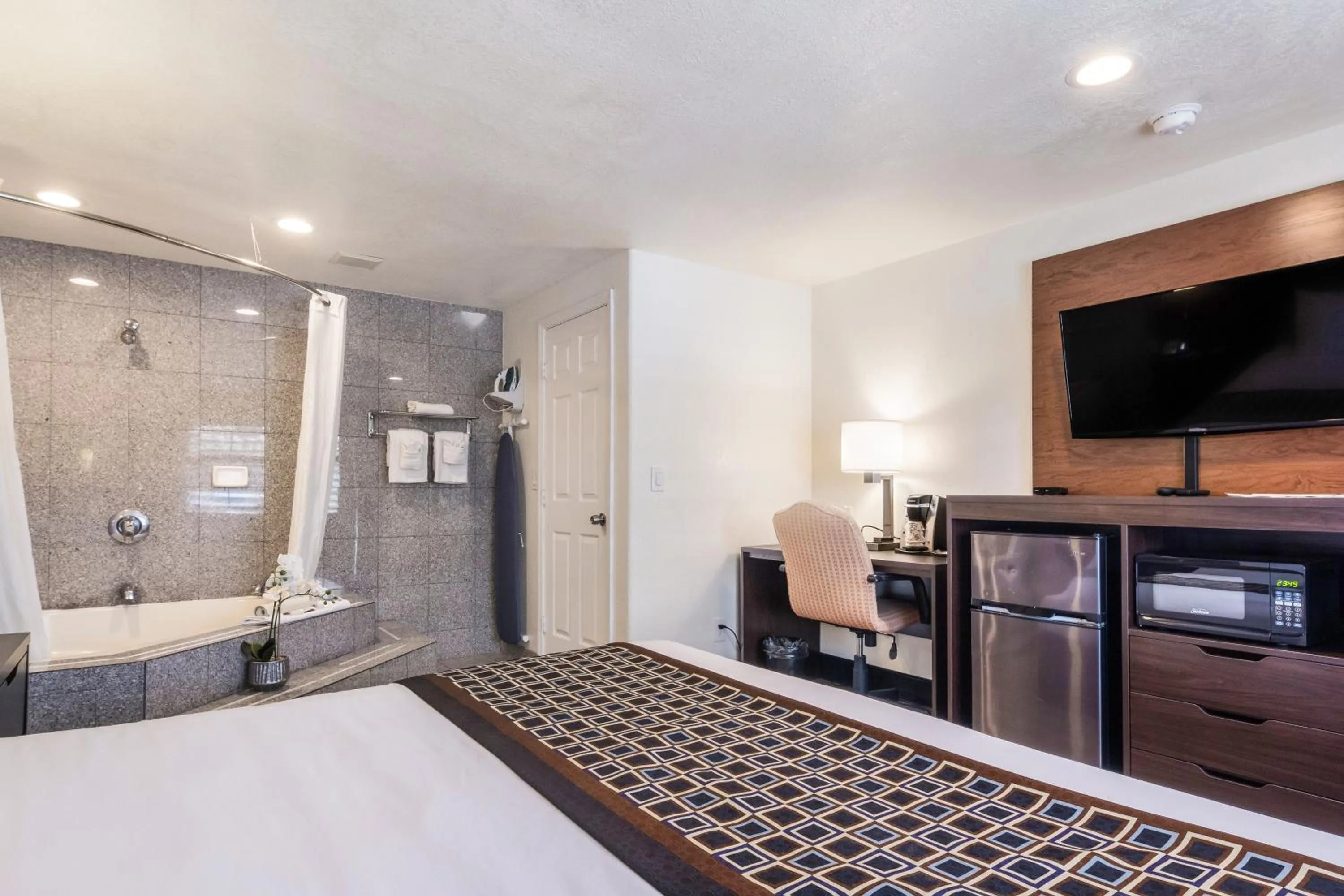 Bedroom, Bed in Carmel Hill Lodge