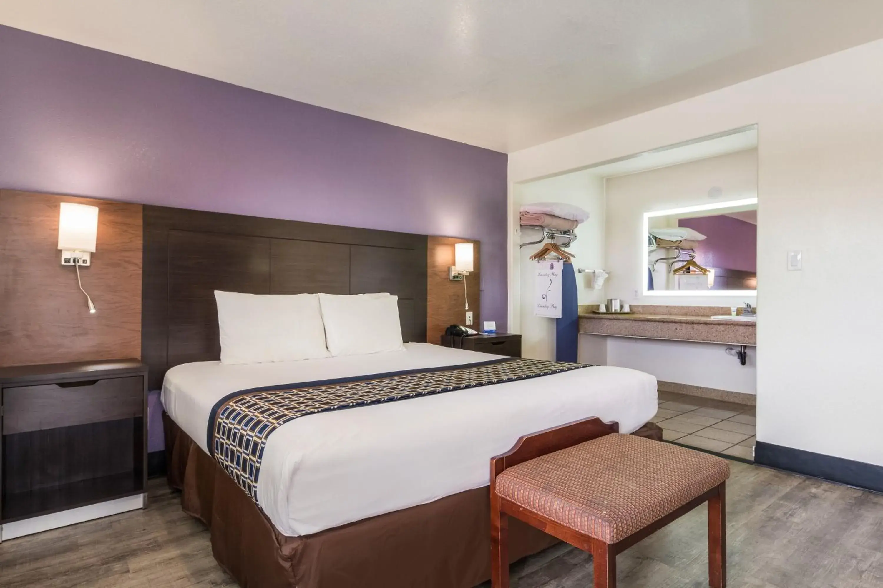 Bed in Rodeway Inn near Downtown Monterey Bed in Rodeway Inn near Downtown Monterey