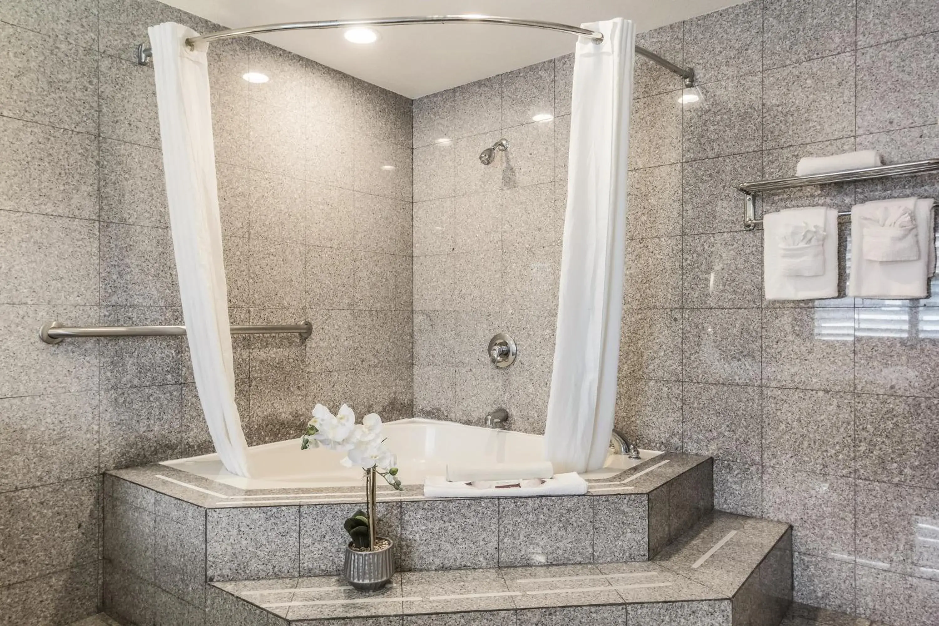 Carmel Hill Lodge Carmel Hill Lodge