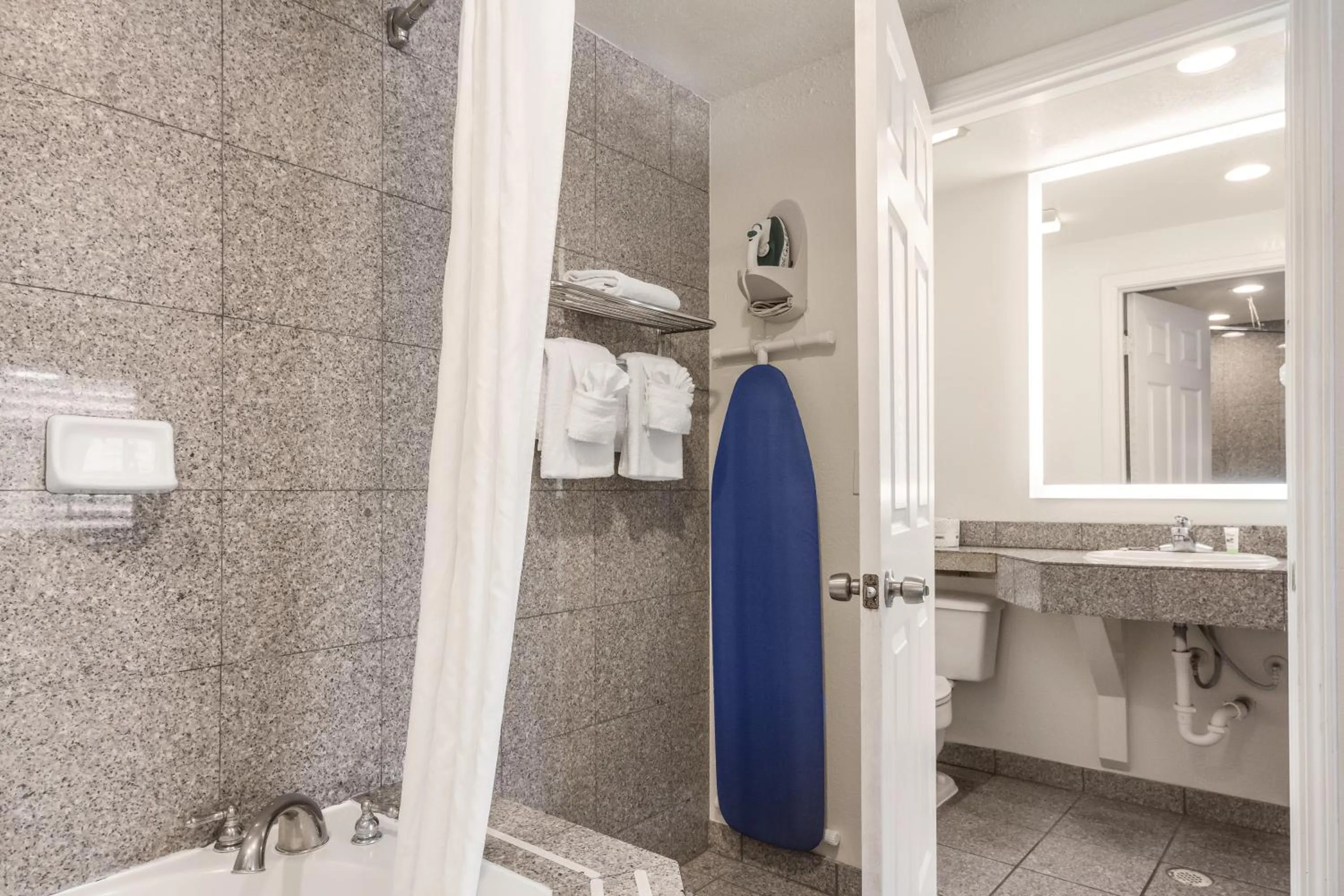 Bathroom in Carmel Hill Lodge