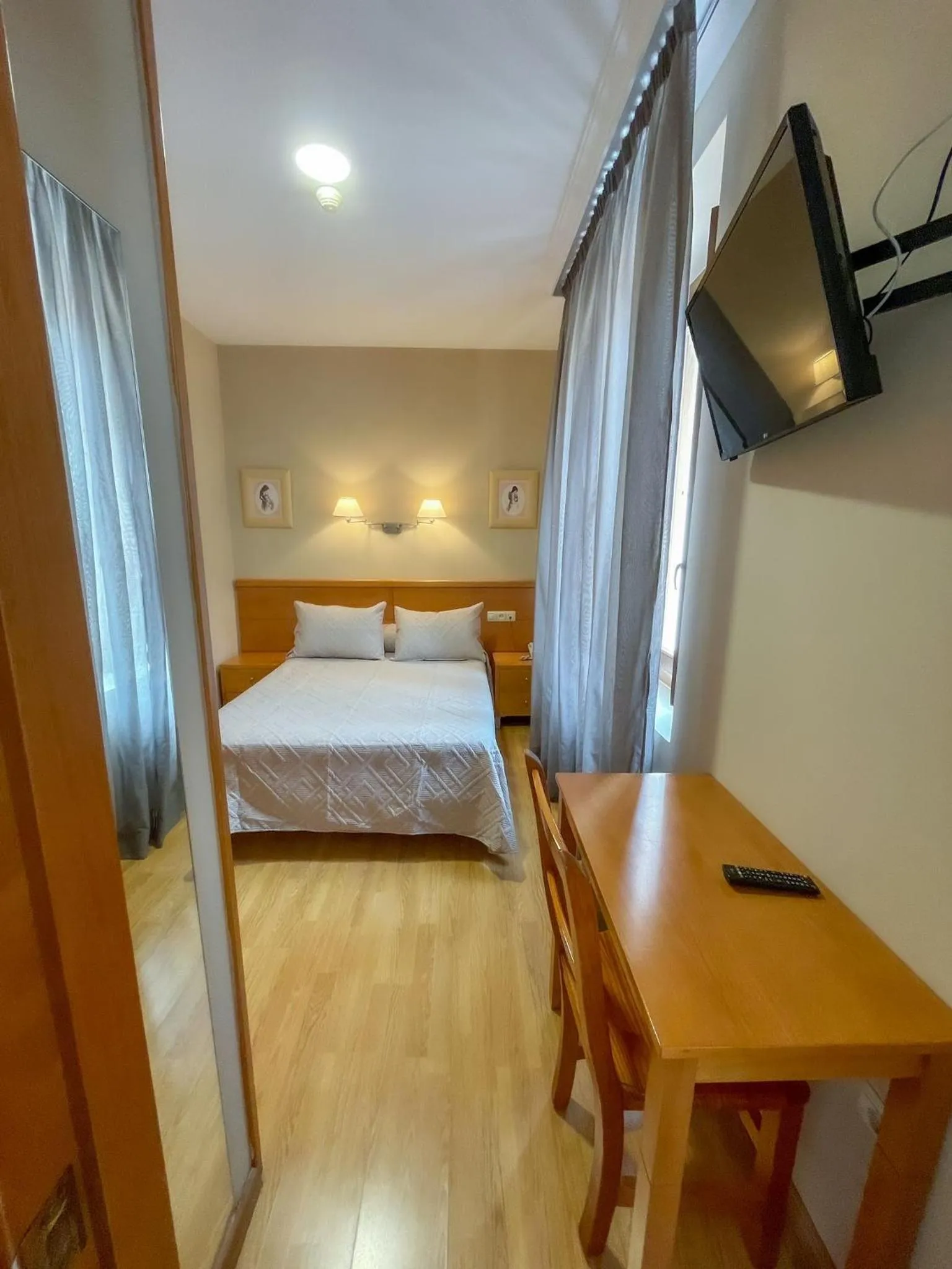 Photo of the whole room, Bed in Hotel Castilla