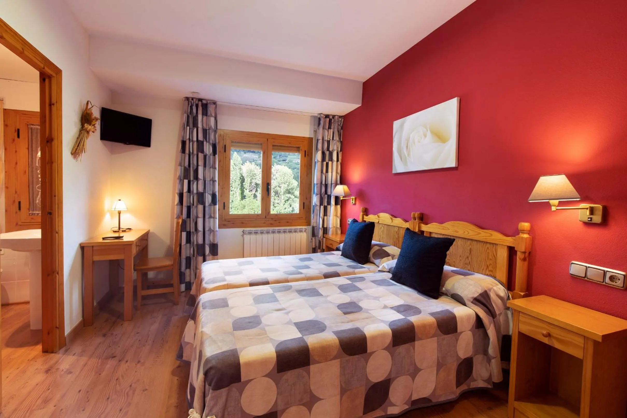 Other, Bed in Hotel Cinca