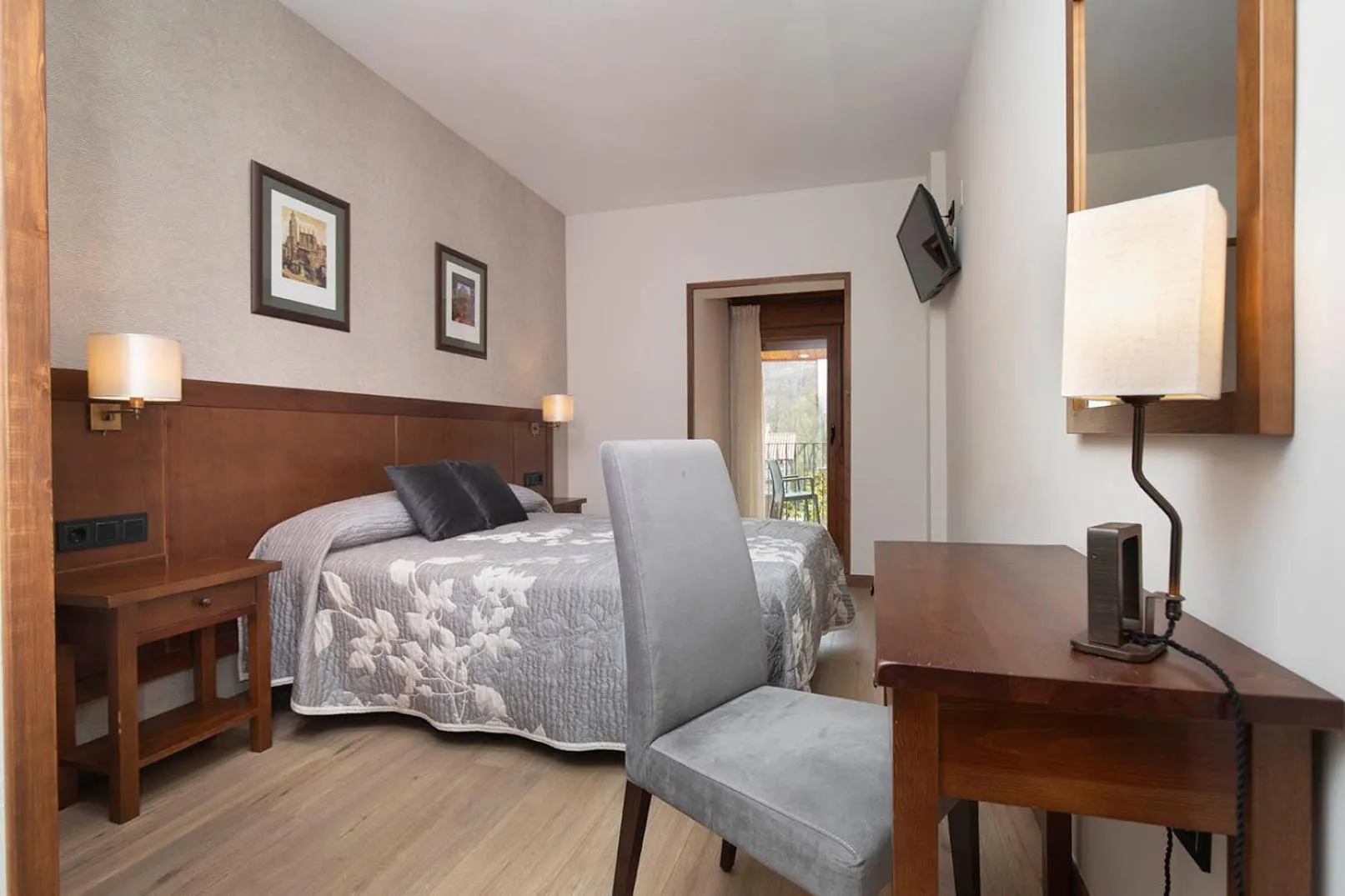 Bed in Hotel Cinca