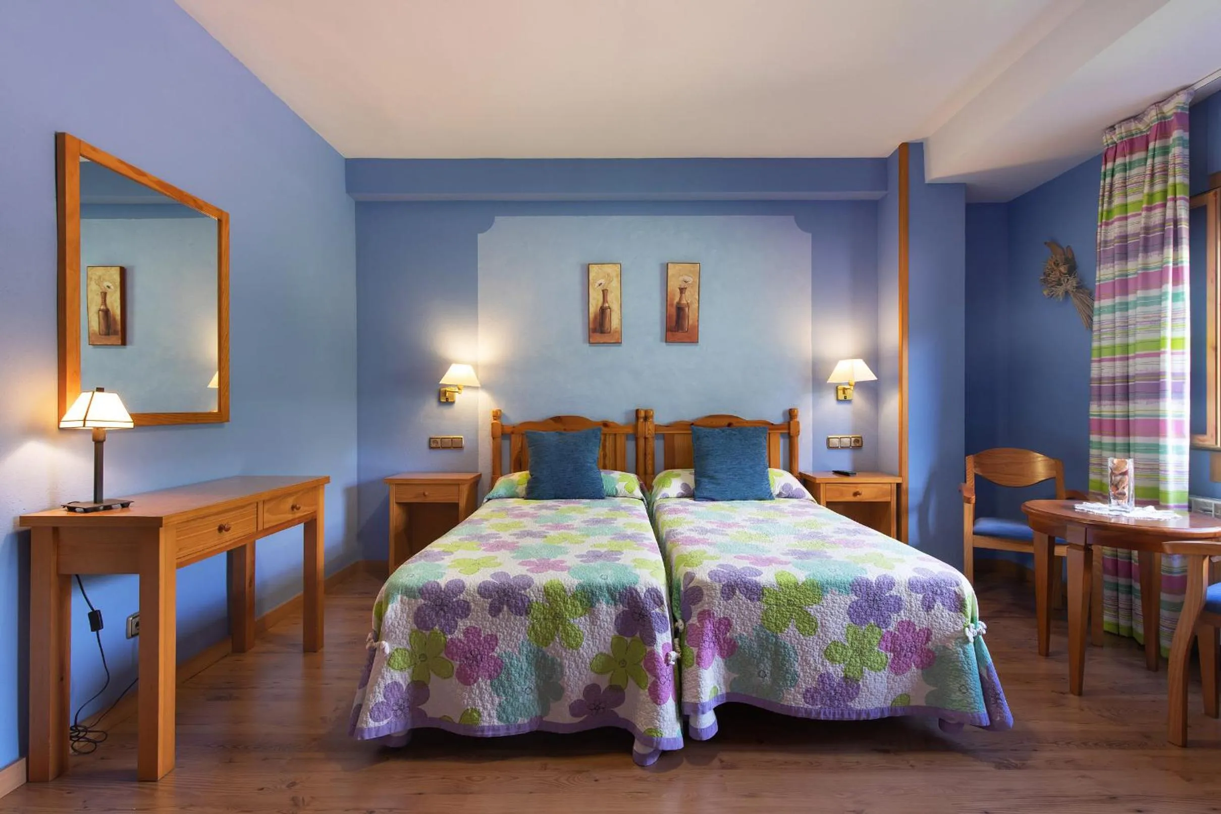 Photo of the whole room, Bed in Hotel Cinca