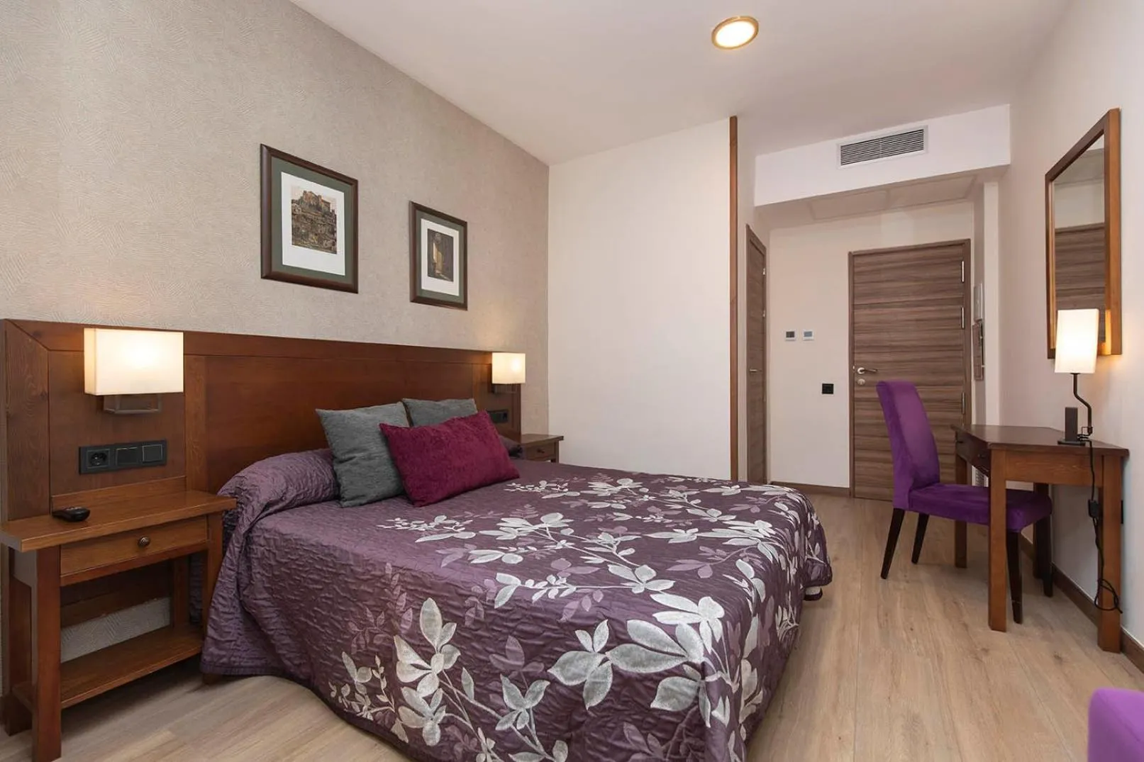 Bed in Hotel Cinca