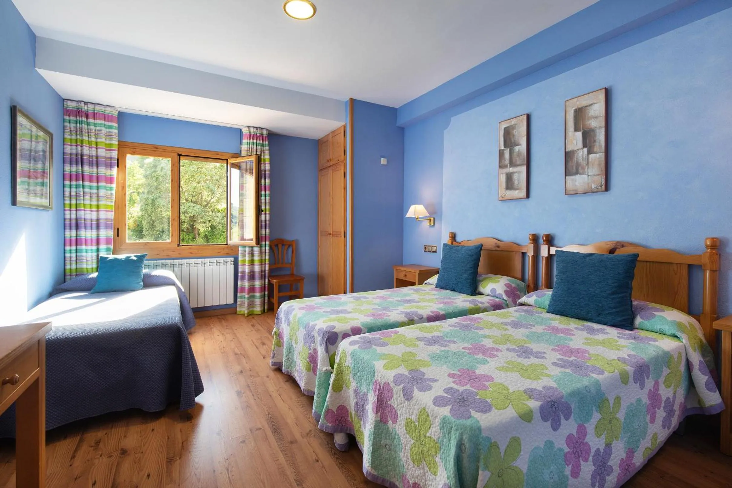 Photo of the whole room, Bed in Hotel Cinca