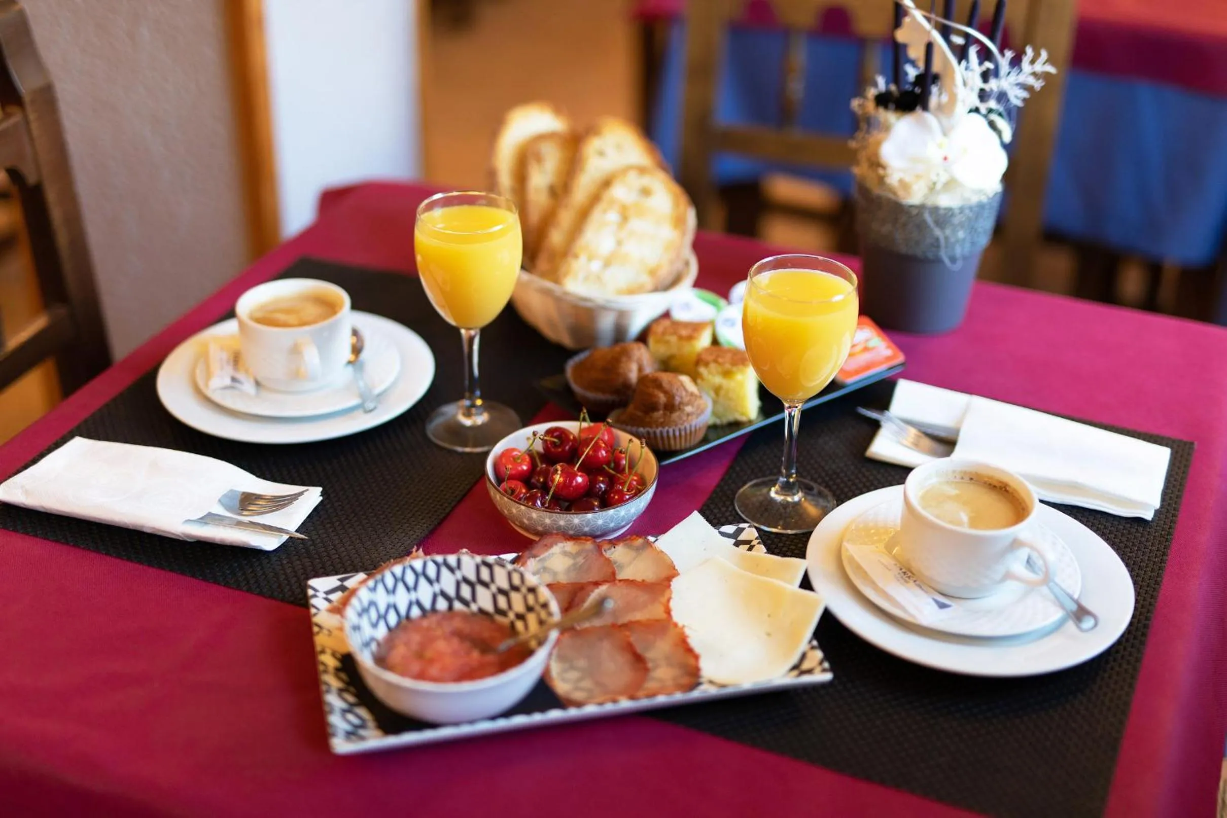 Breakfast in Hotel Cinca