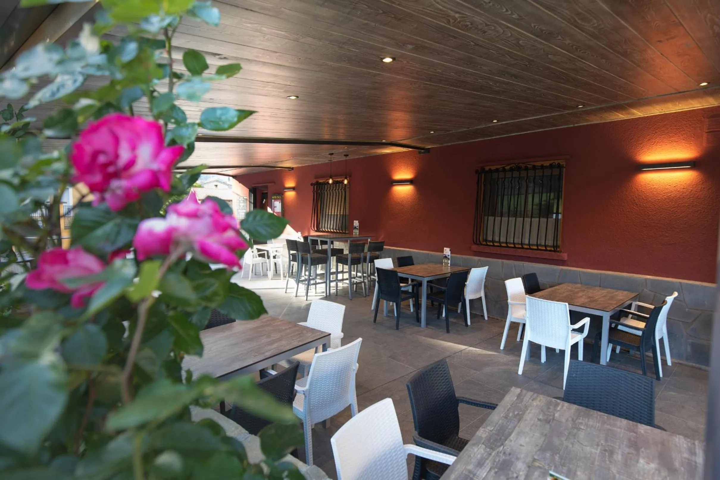 Restaurant/places to eat in Hotel Cinca