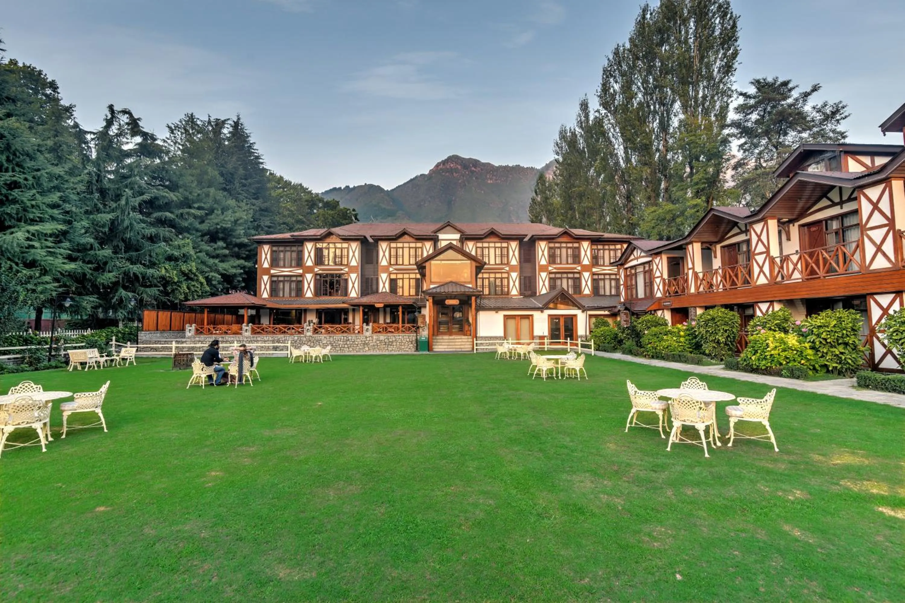 Entertainment in Fortune Resort Heevan, Srinagar - Member ITC Hotels' Group