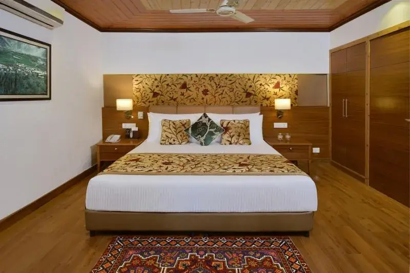 Bedroom, Bed in Fortune Resort Heevan, Srinagar - Member ITC Hotels' Group Bedroom, Bed in Fortune Resort Heevan, Srinagar - Member ITC Hotels' Group