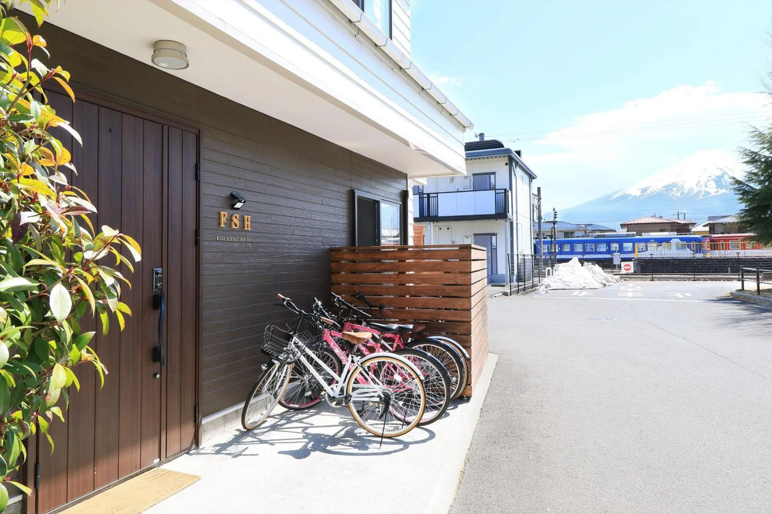 Facade/entrance in Fuji scenic house 73