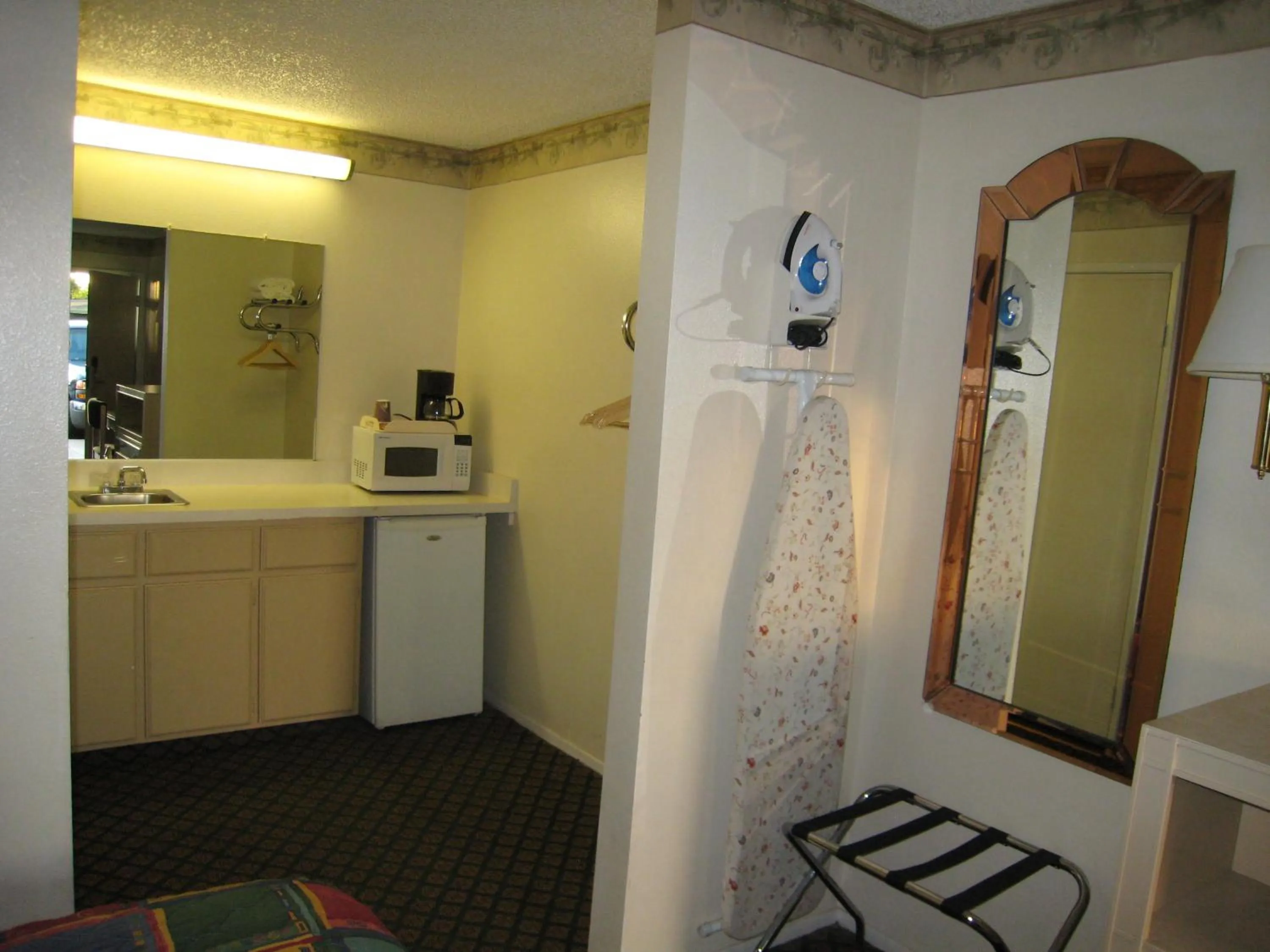 Kitchen or kitchenette in Town House Motel