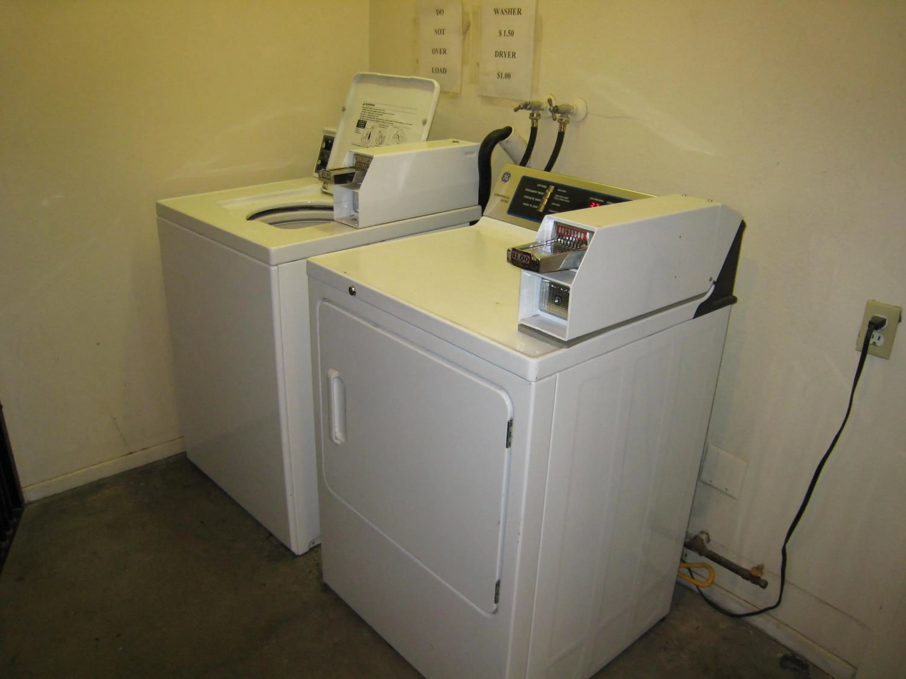 Day in Town House Motel