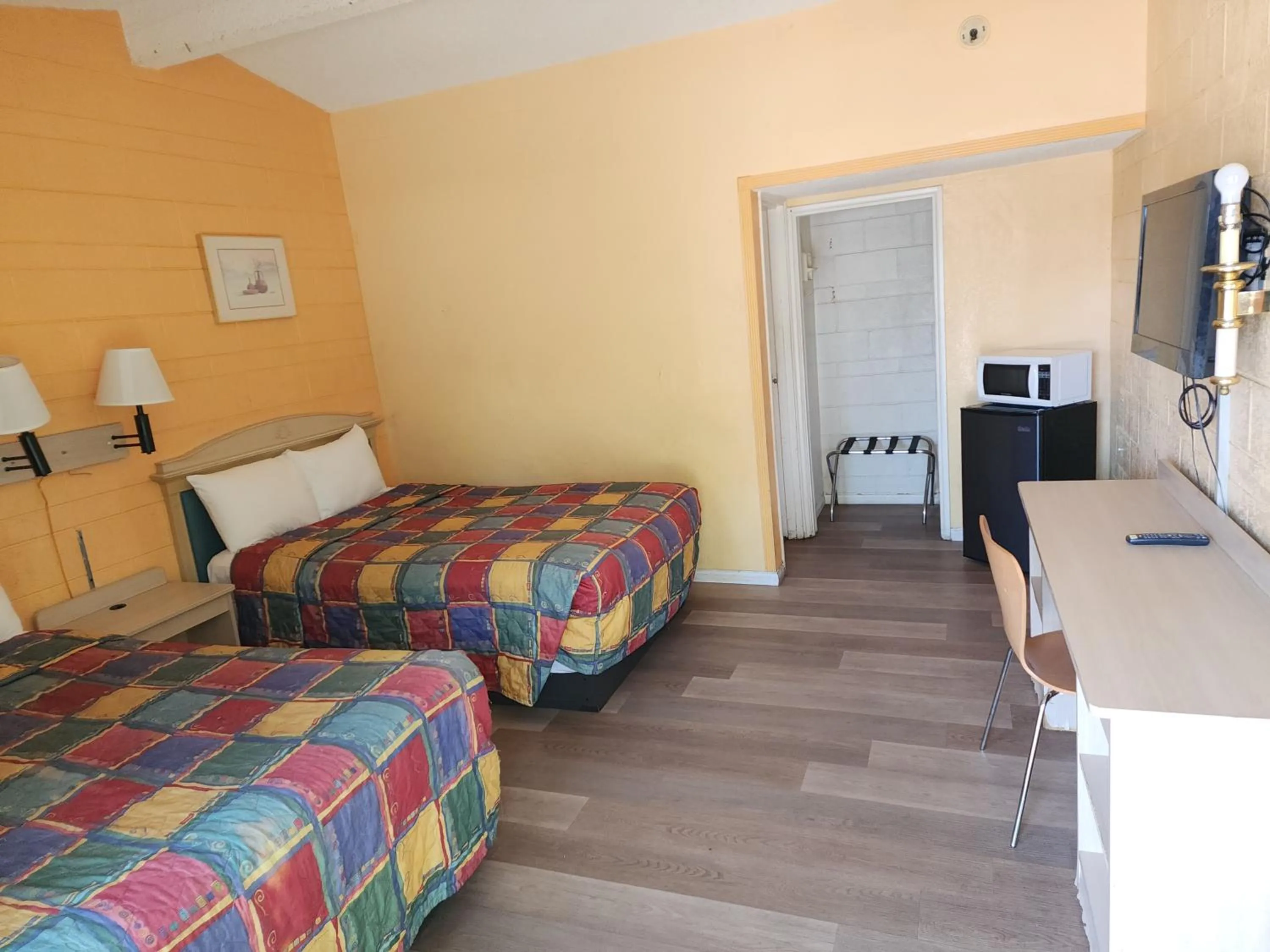 Bed in Town House Motel