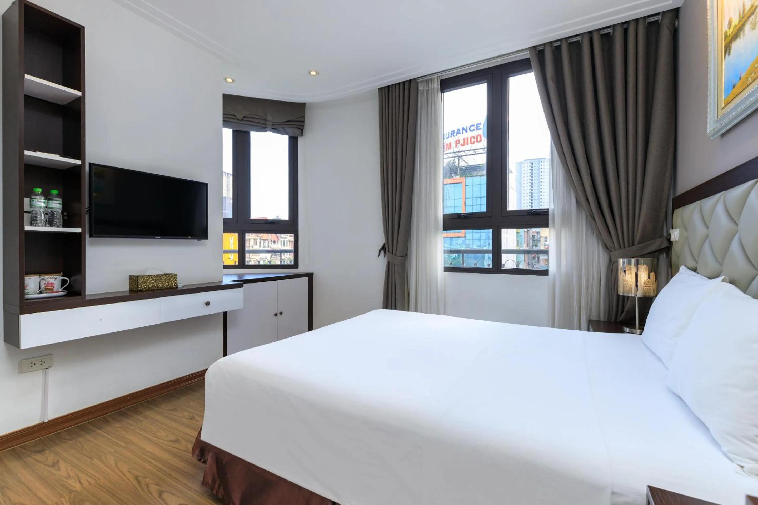 Photo of the whole room, Bed in Yolo Wa Hotel