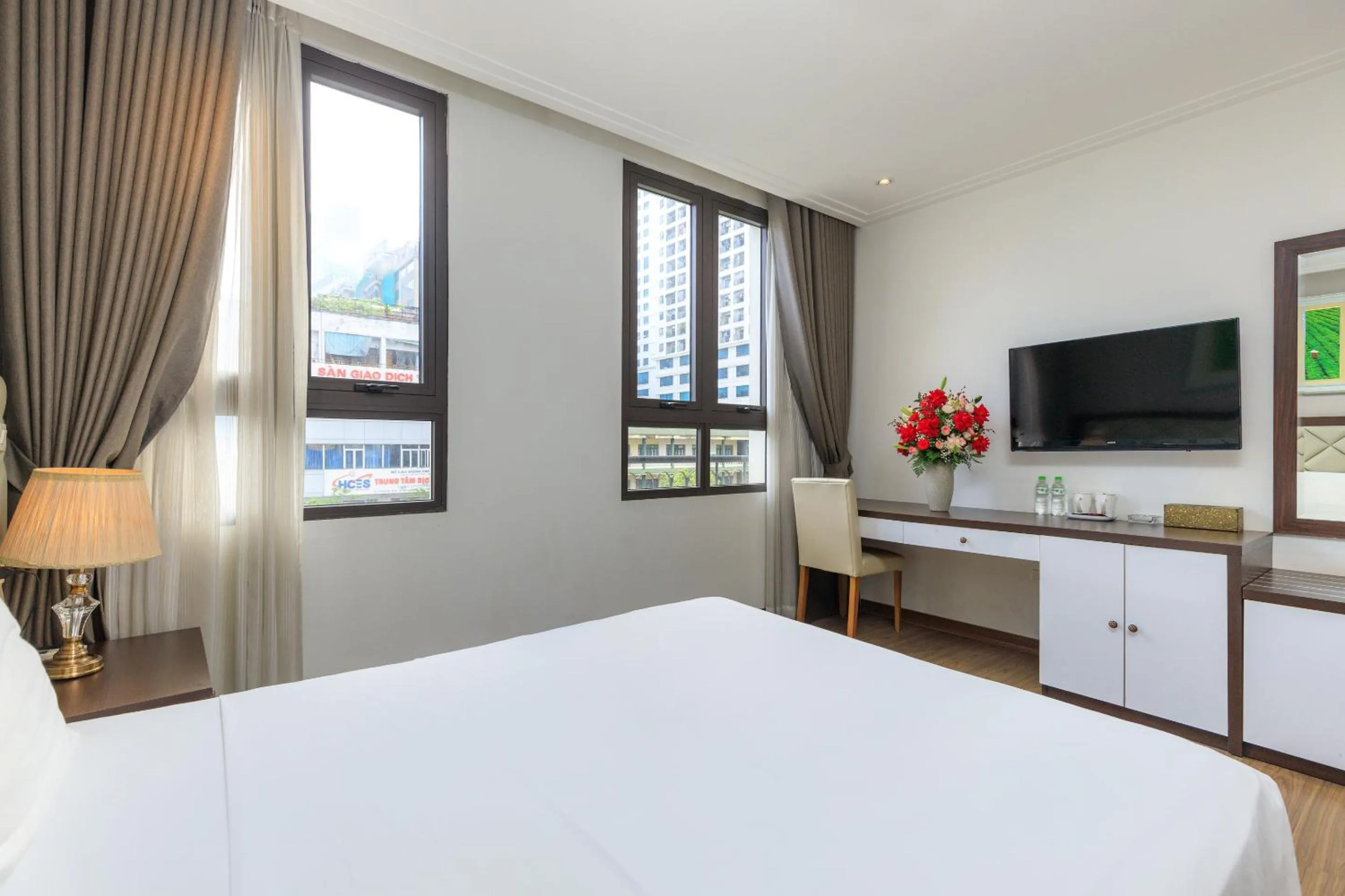 Photo of the whole room, Bed in Yolo Wa Hotel