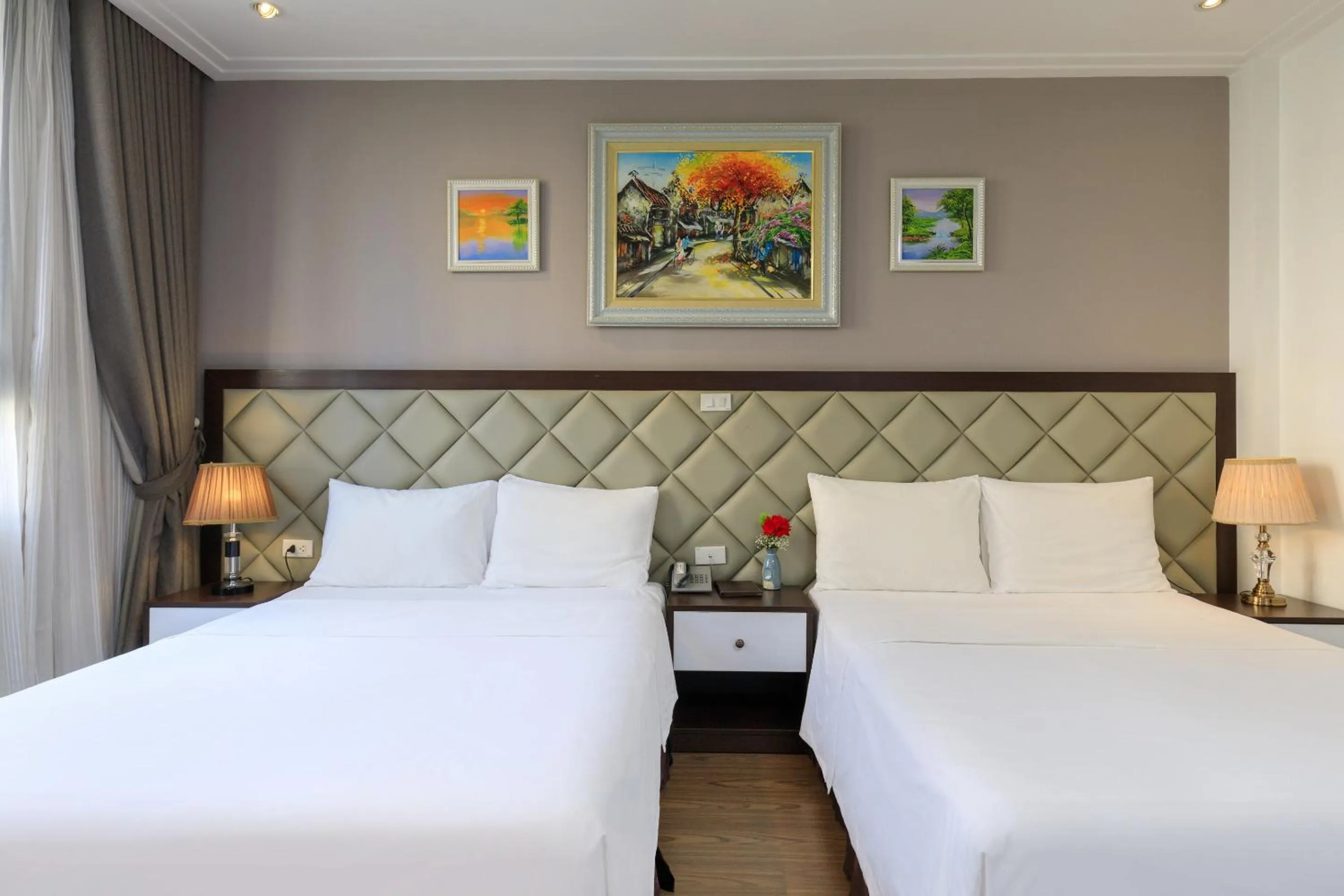 Photo of the whole room, Bed in Yolo Wa Hotel