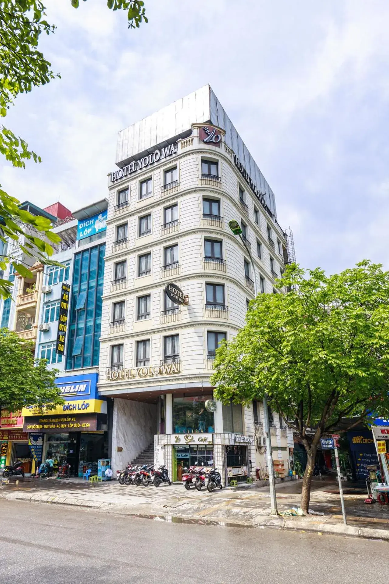 Property building in Yolo Wa Hotel Property building in Yolo Wa Hotel