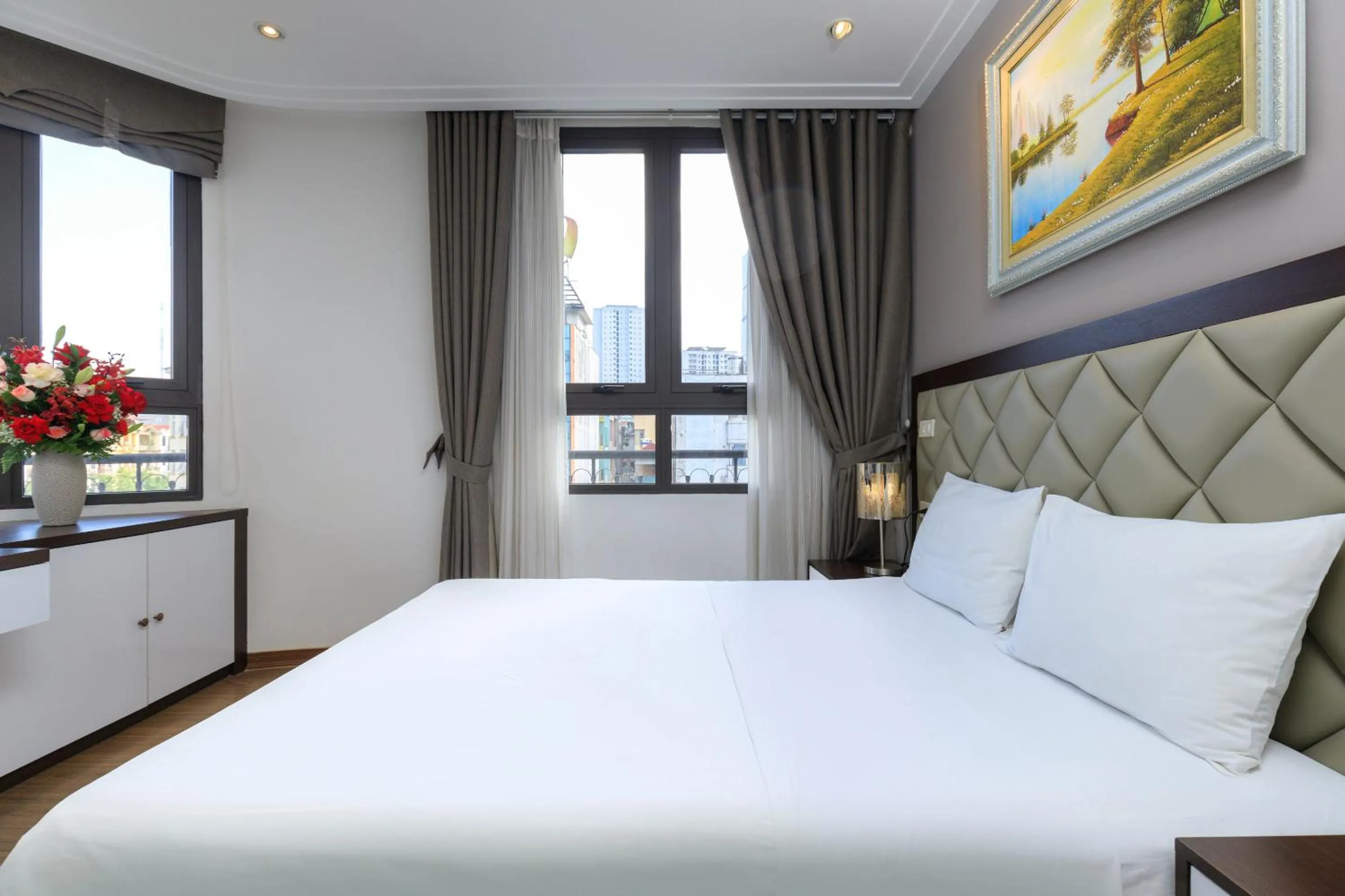 Photo of the whole room, Bed in Yolo Wa Hotel