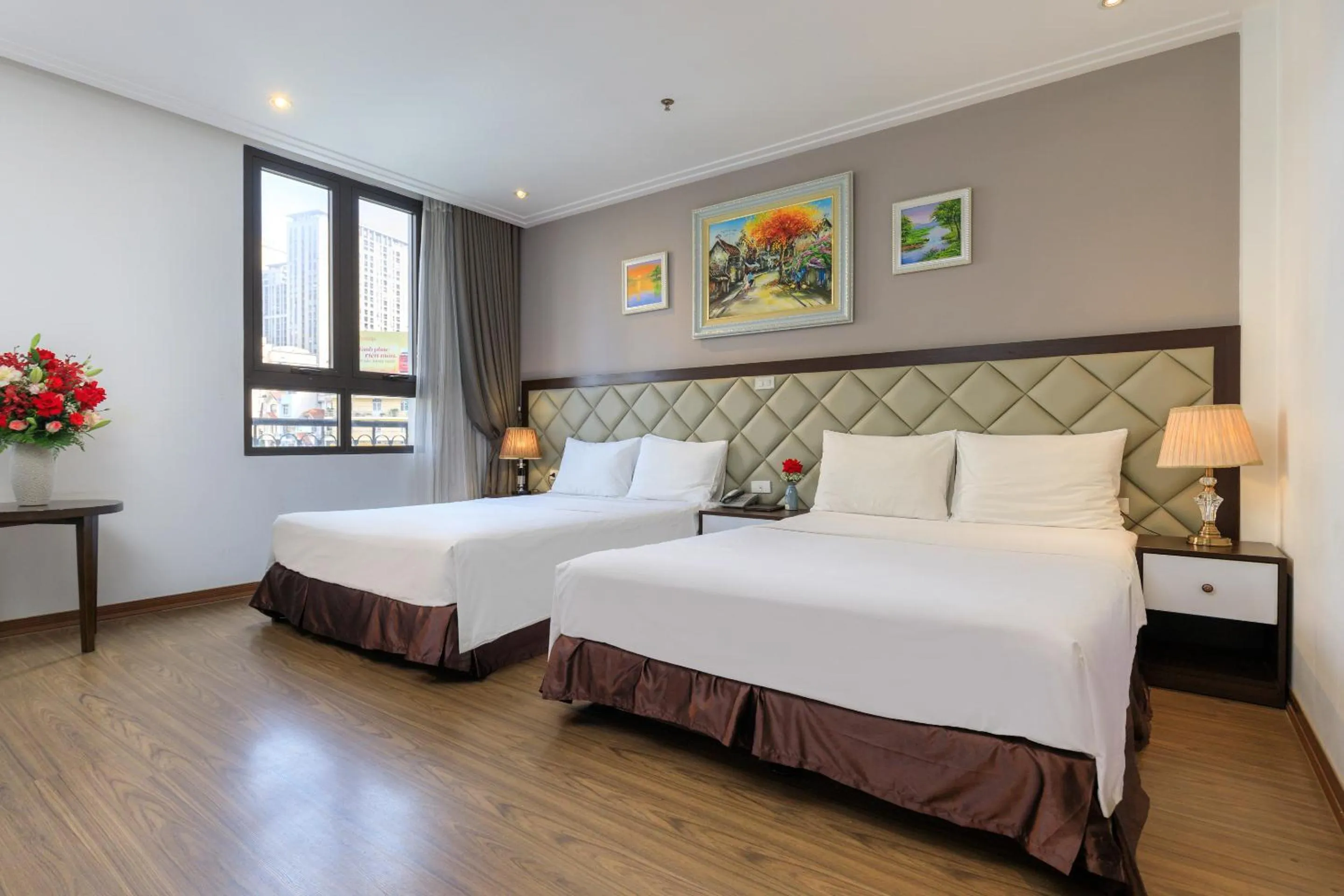 Photo of the whole room, Bed in Yolo Wa Hotel