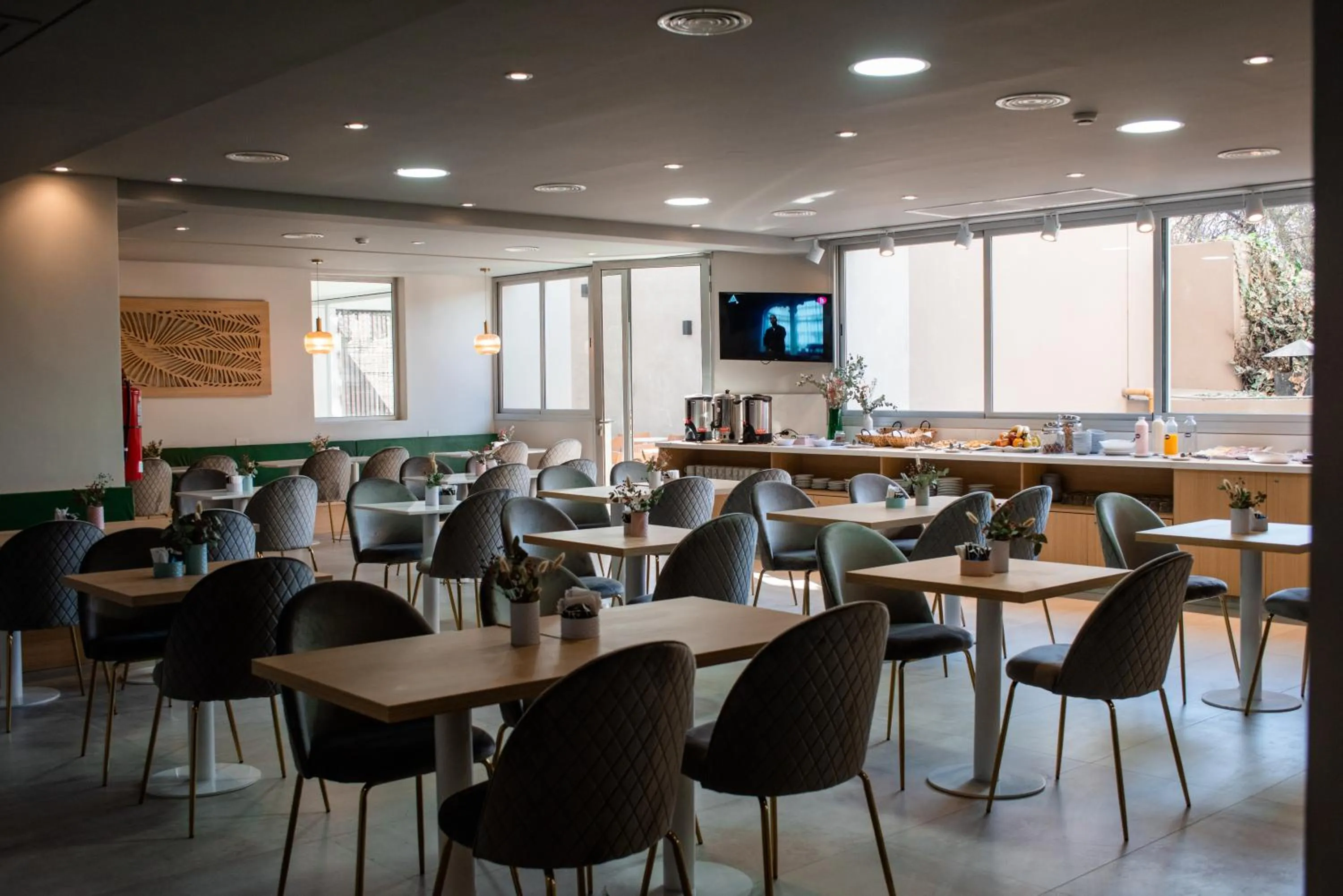 Restaurant/places to eat in DAKAR HOTEL