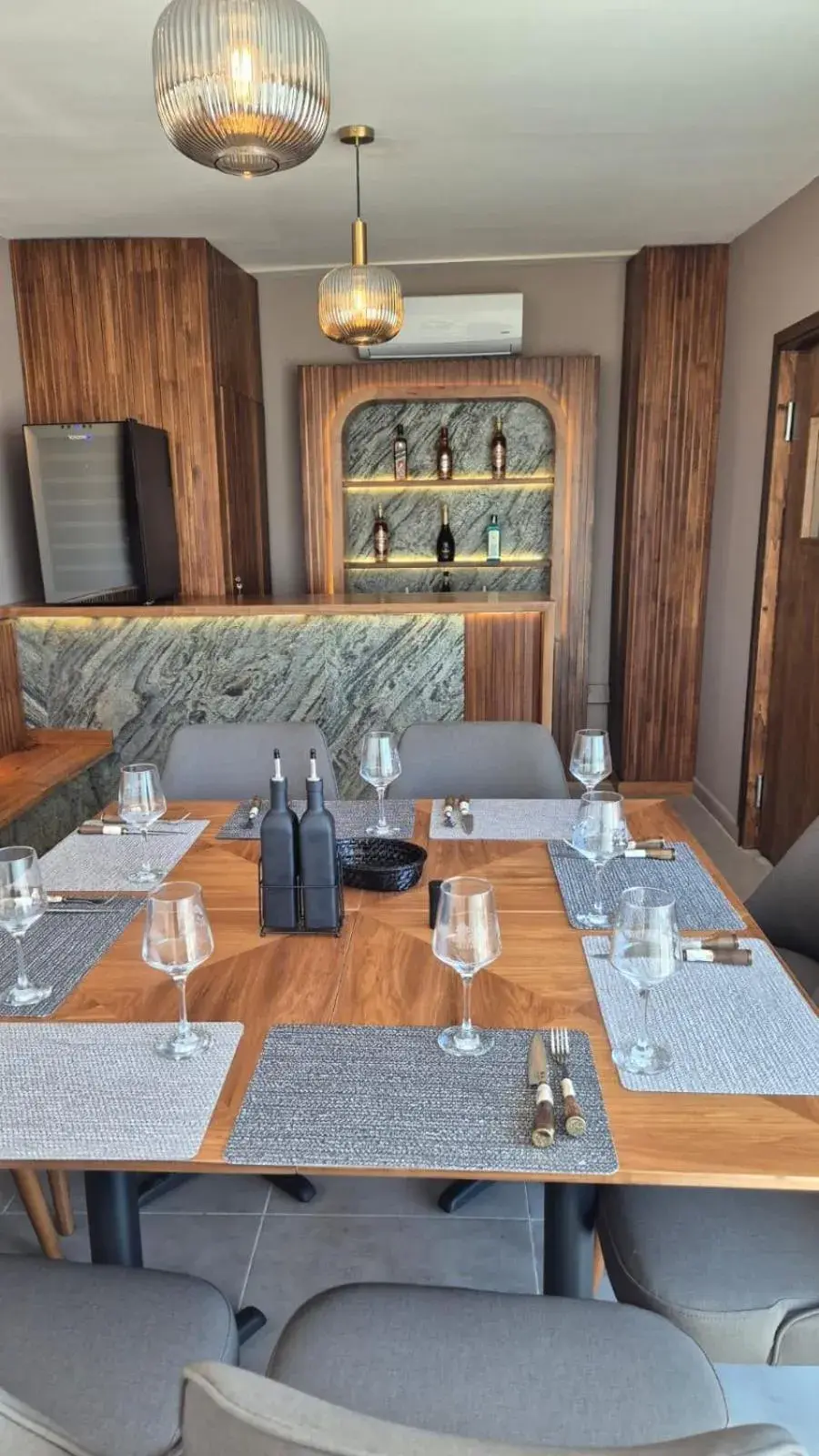 Restaurant/places to eat in DAKAR HOTEL Restaurant/places to eat in DAKAR HOTEL